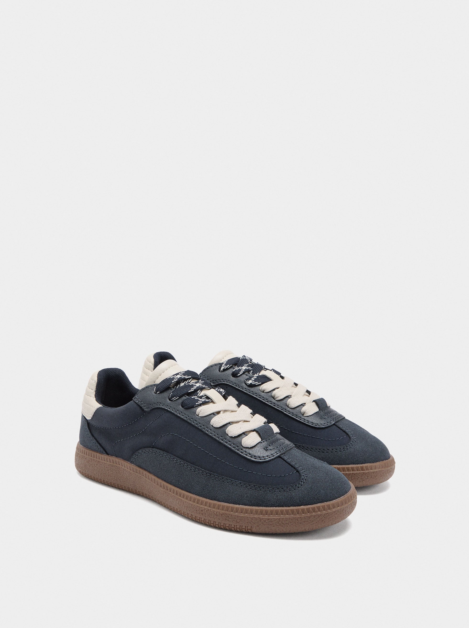 Zapatillas Contraste Con Doble Cordón