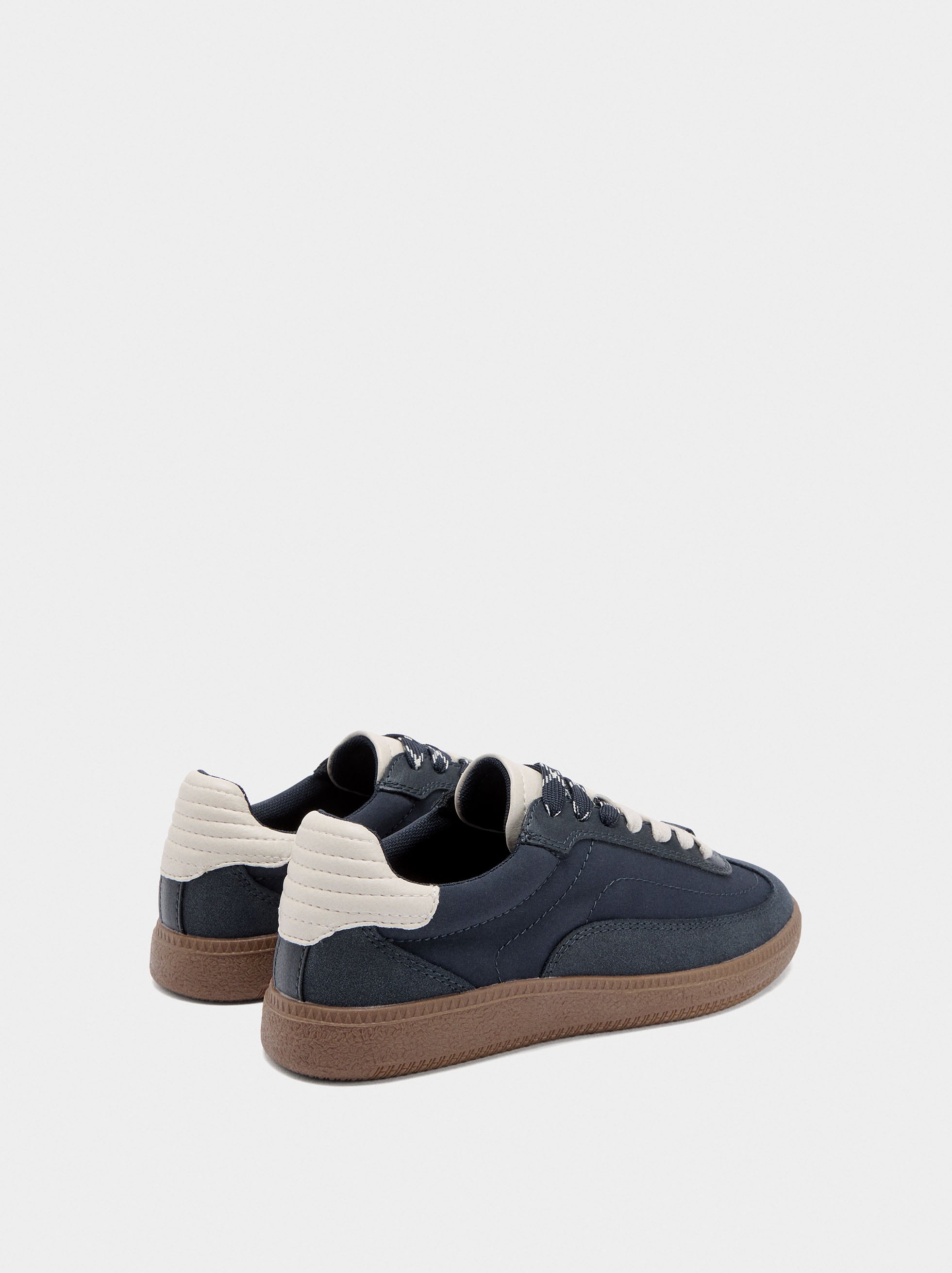 Zapatillas Contraste Con Doble Cordón