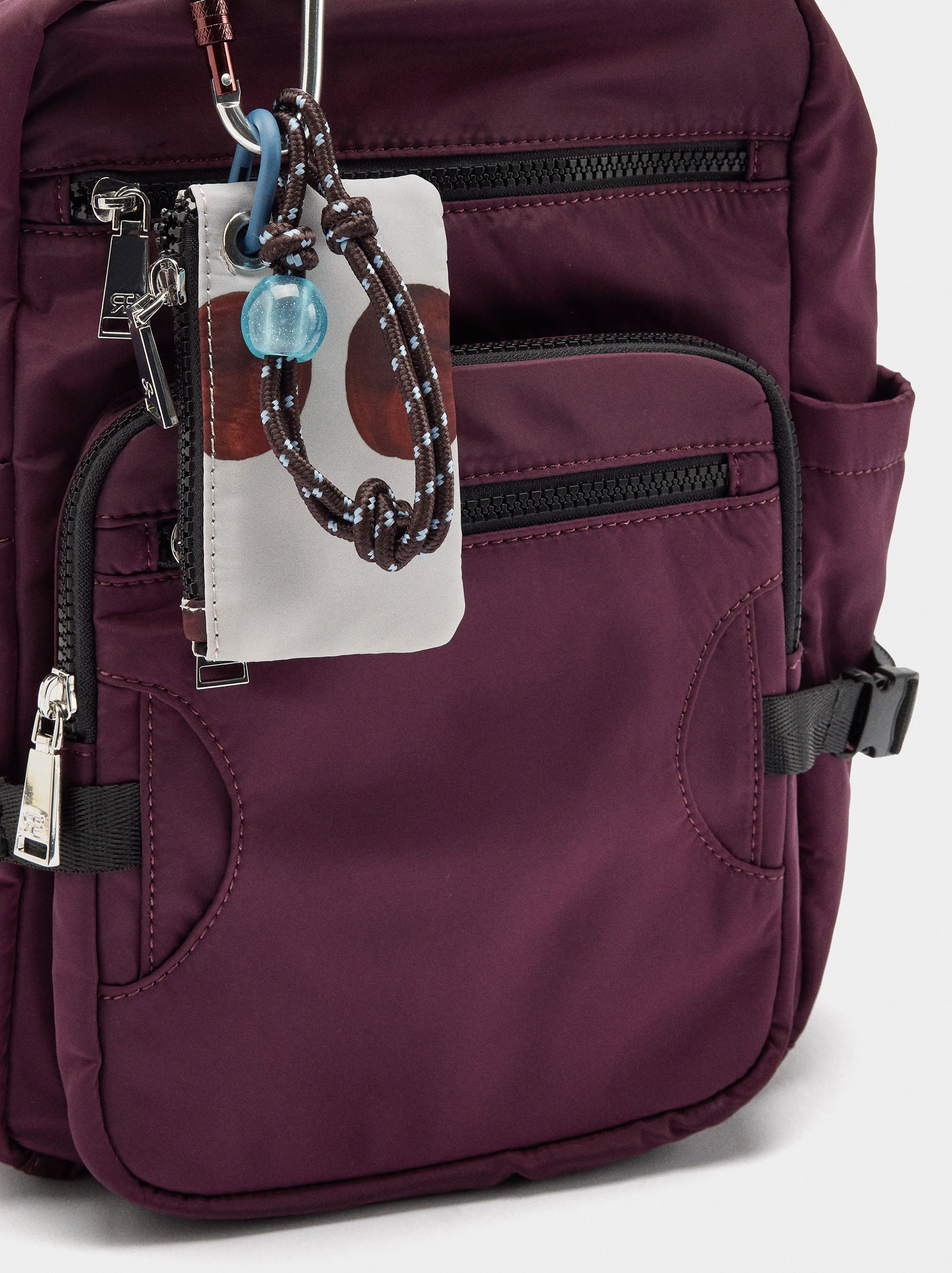 Mochila De Nylon Con Colgante
