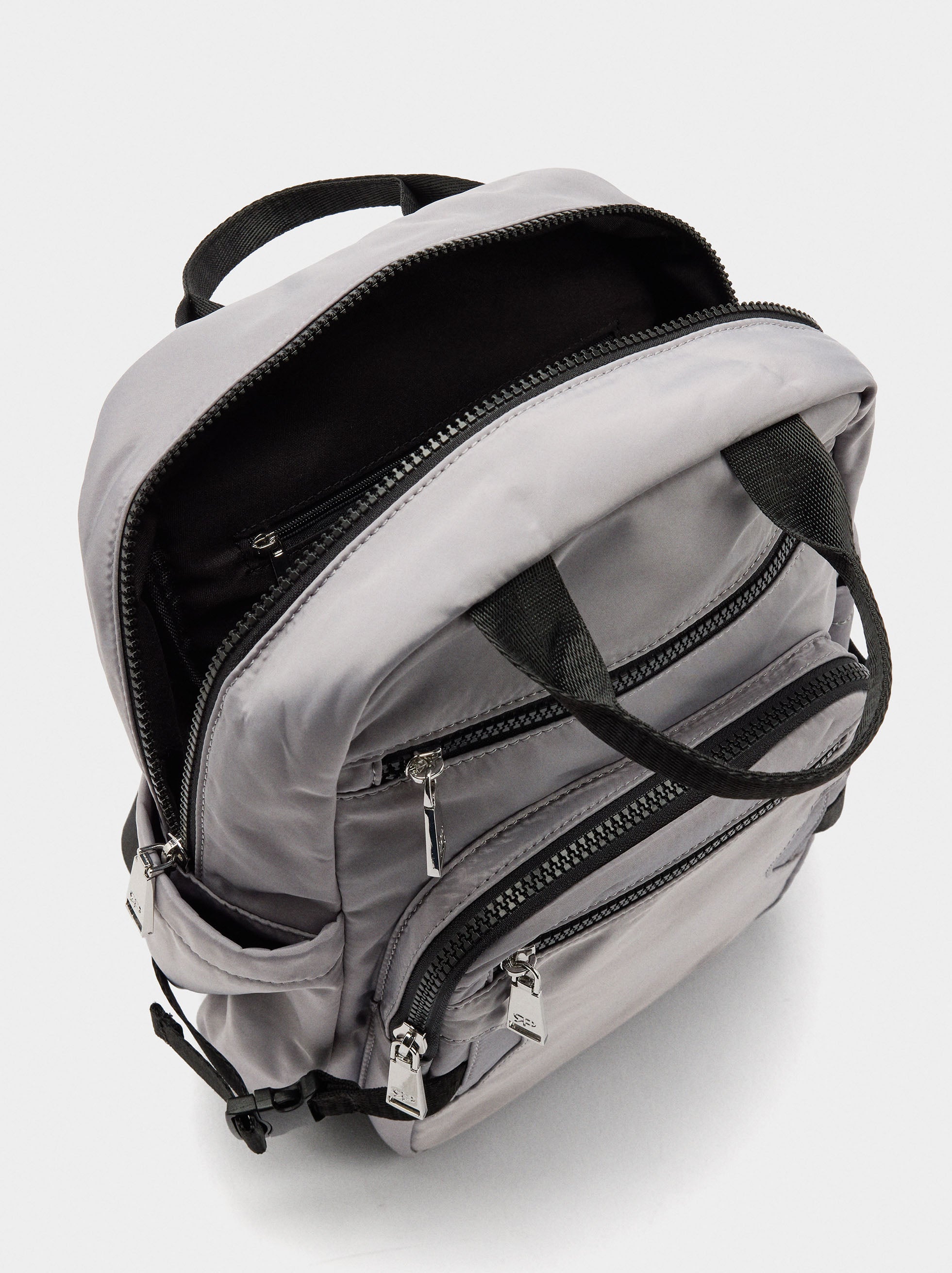 Mochila De Nylon Con Colgante
