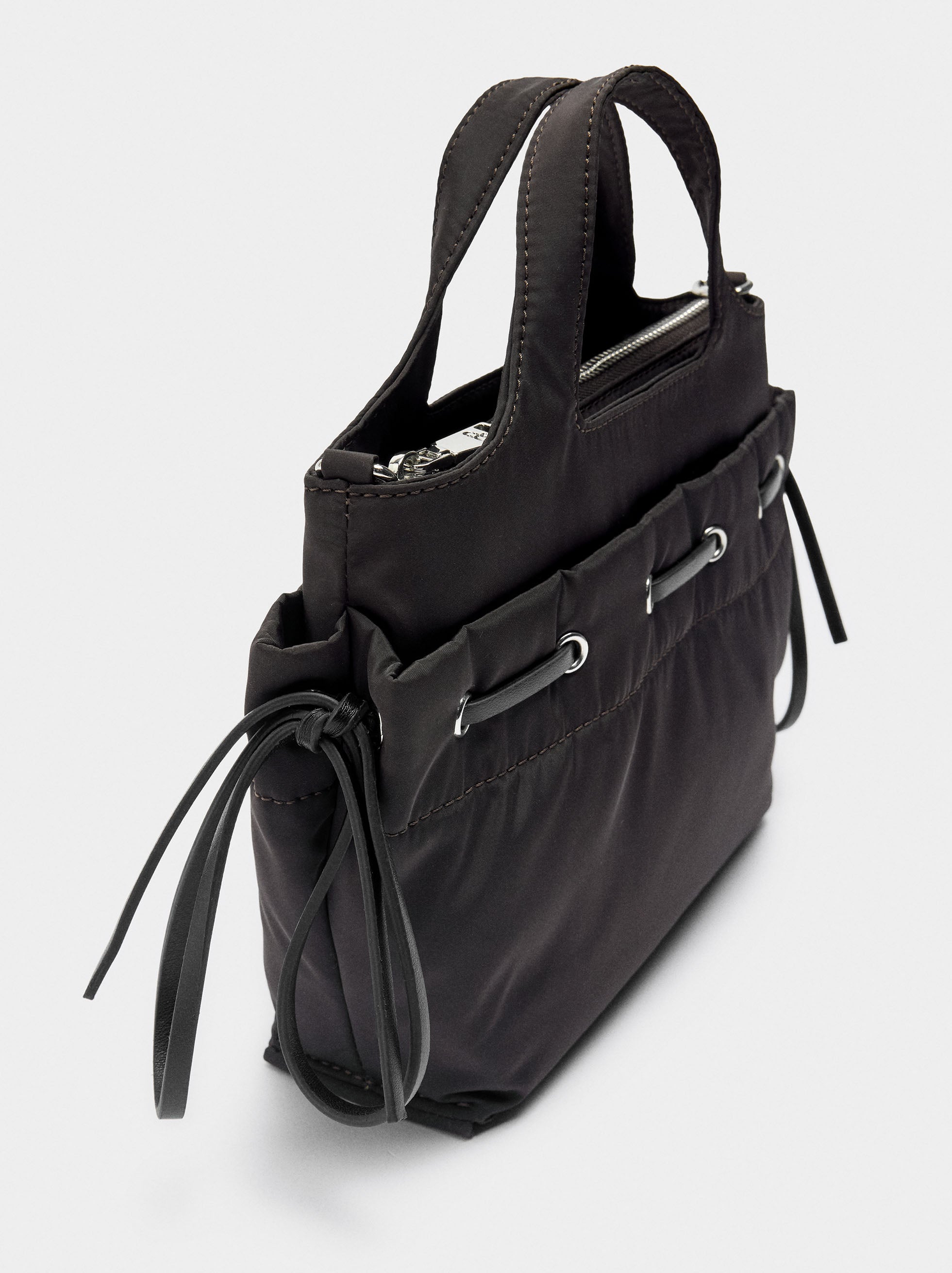 Bolso Tote De Nylon Con Cordones