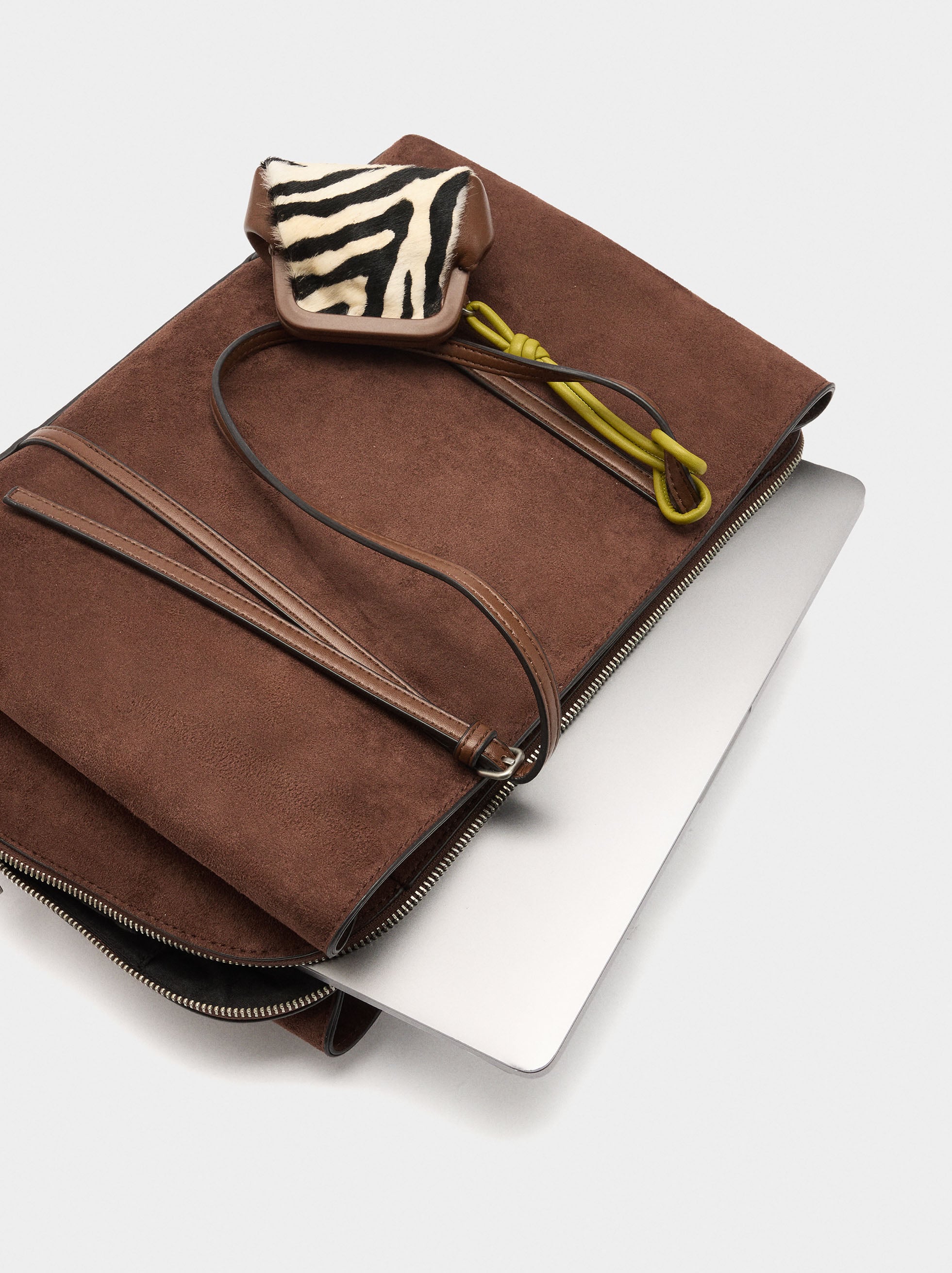 Bolso Para Portátil Hasta 15" Con Colgante De Piel