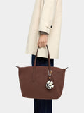 Bolso Shopper Textura Suave Con Colgante