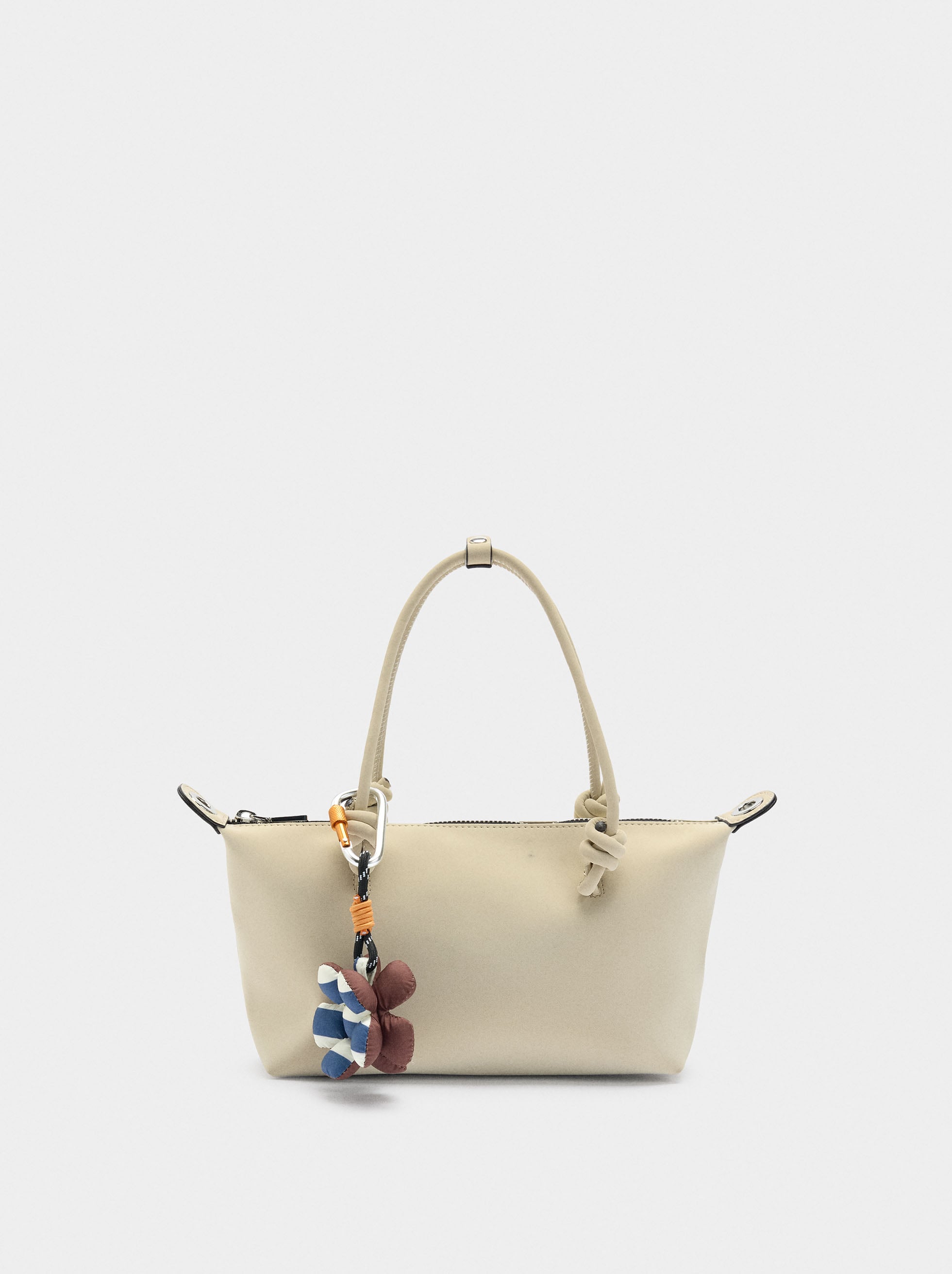 Bolso Tote Textura Suave Con Colgante S