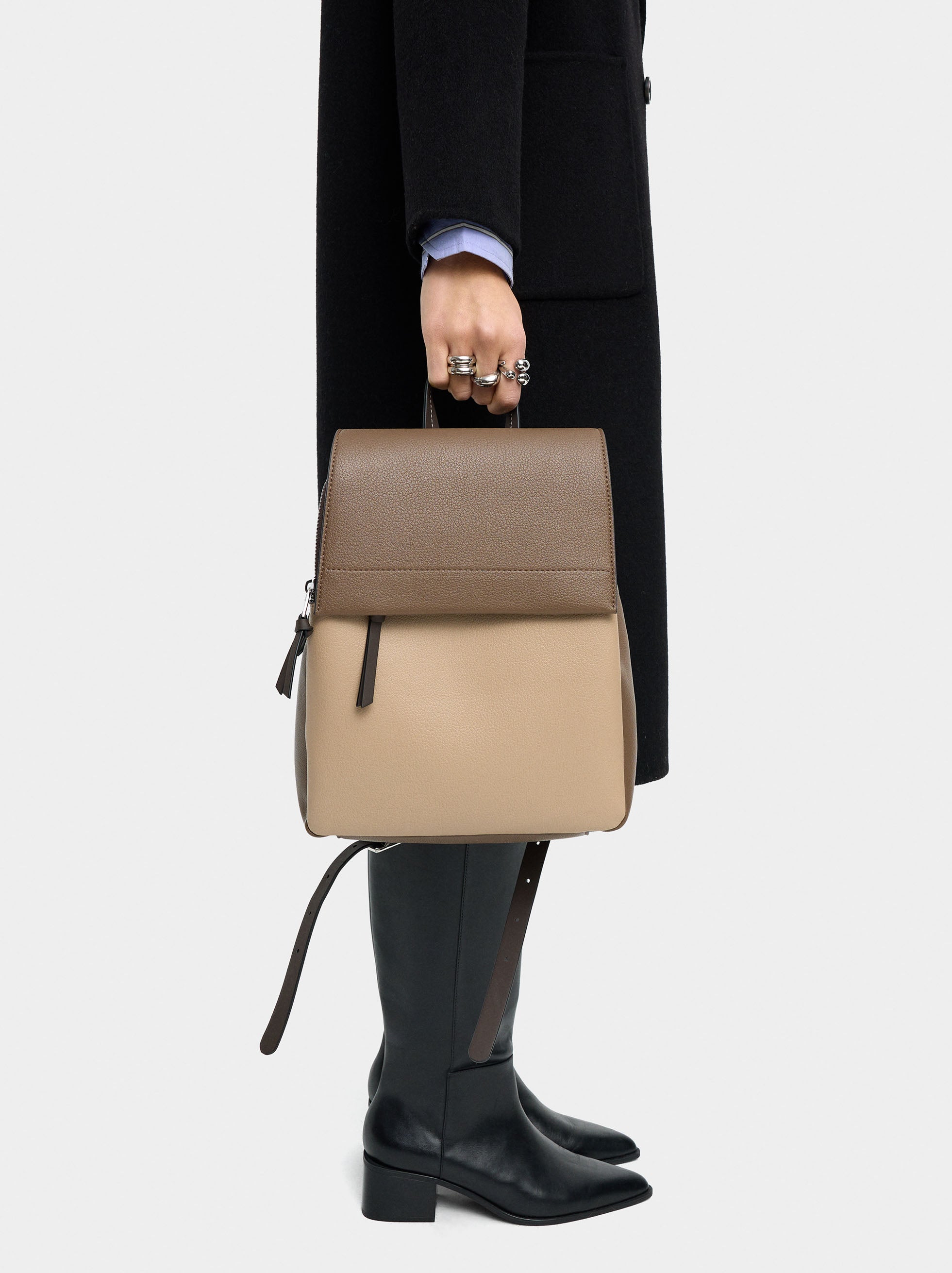 Mochila Color Block Con Solapa