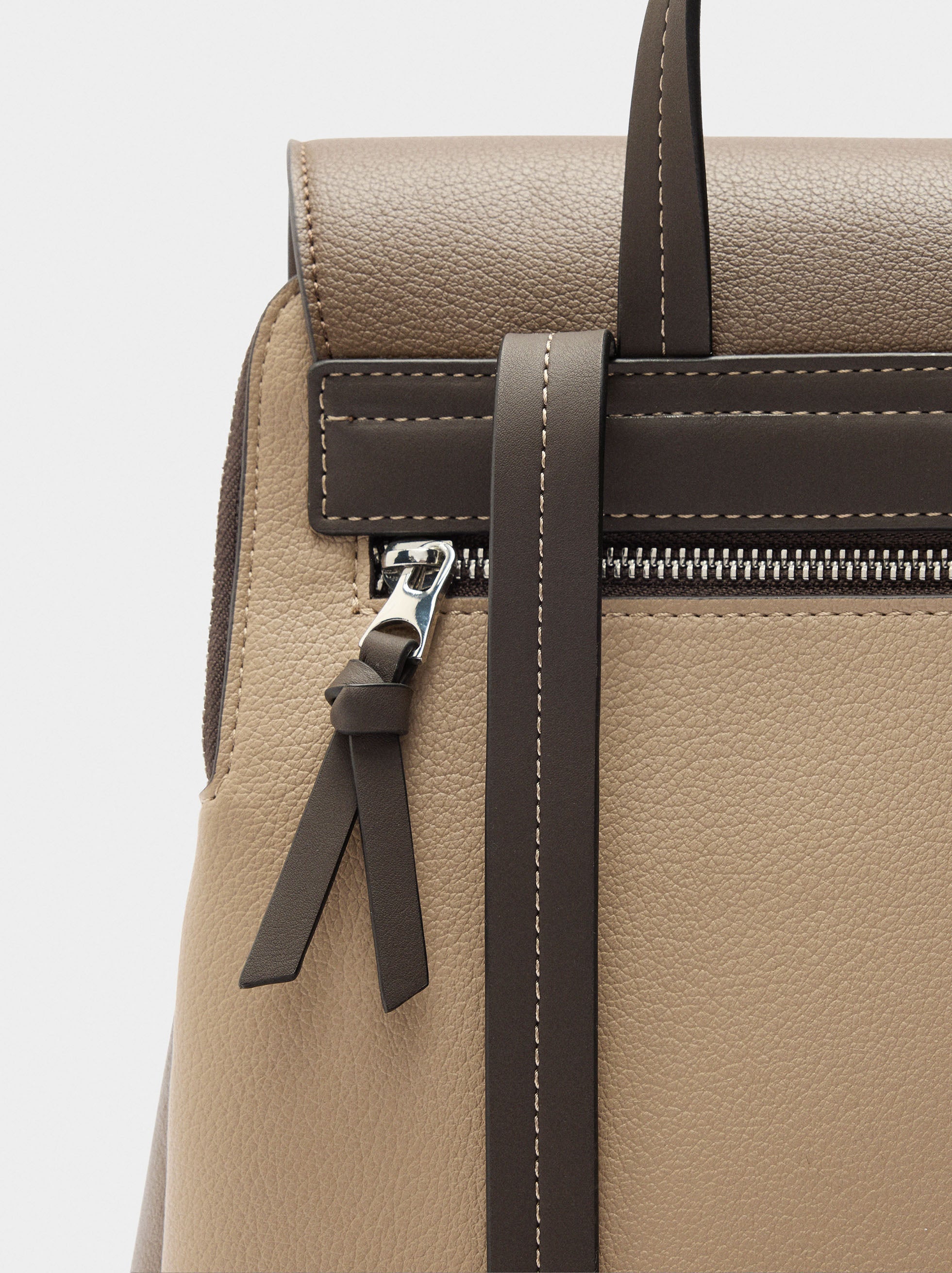 Mochila Color Block Con Solapa