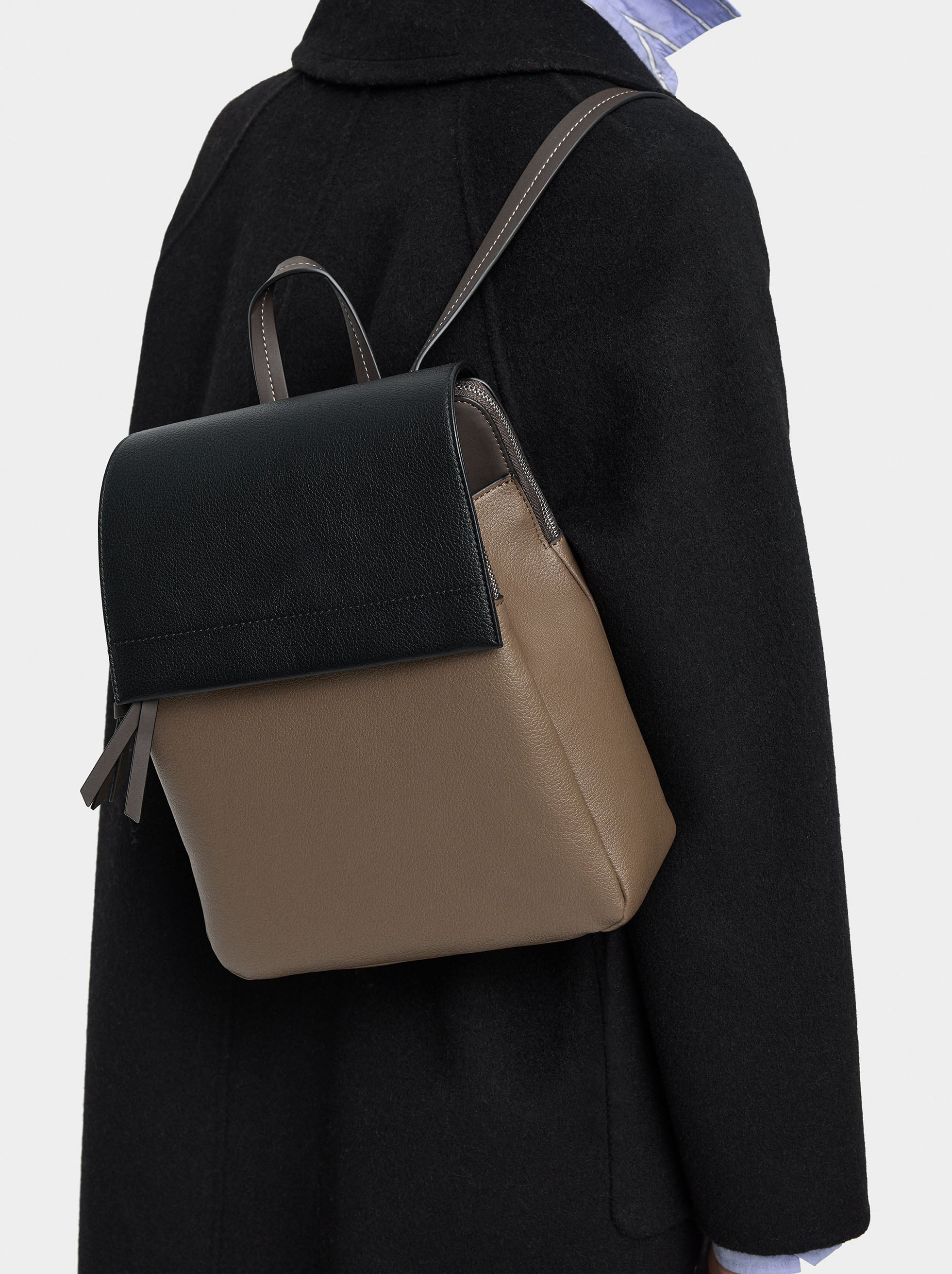 Mochila Color Block Con Solapa