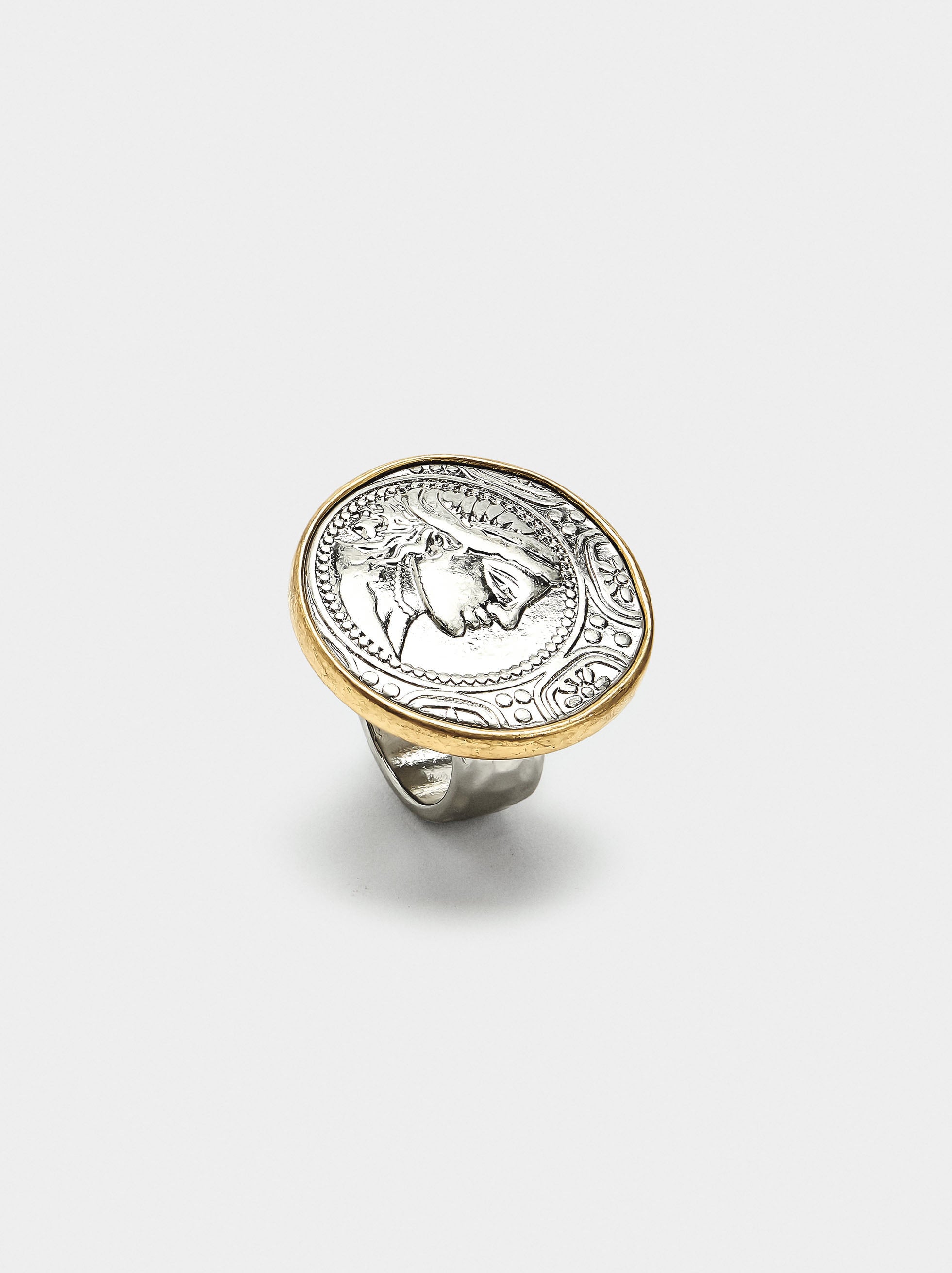 Anillo Bicolor Con Moneda