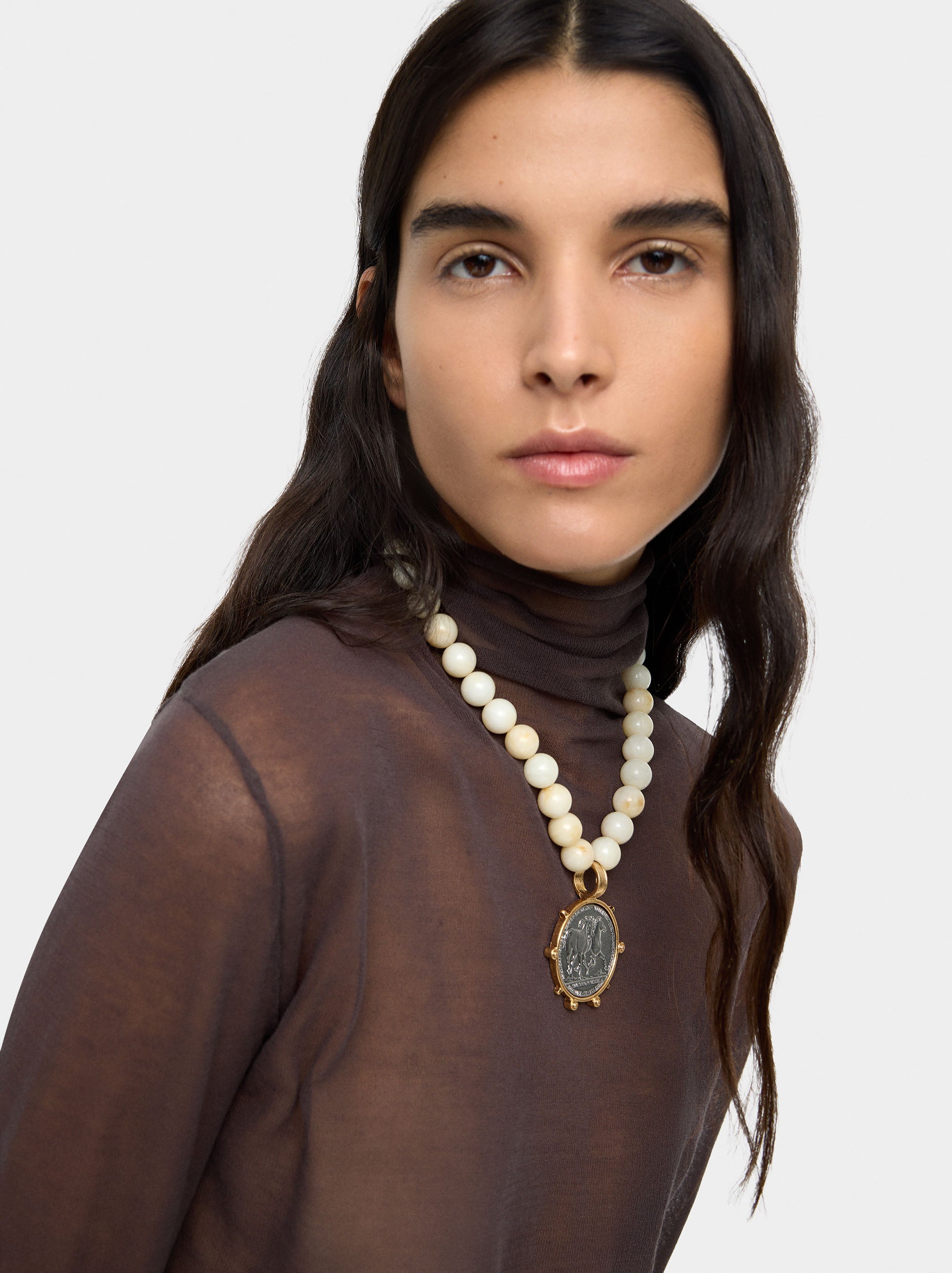 Collar De Cuentas Con Moneda Bicolor