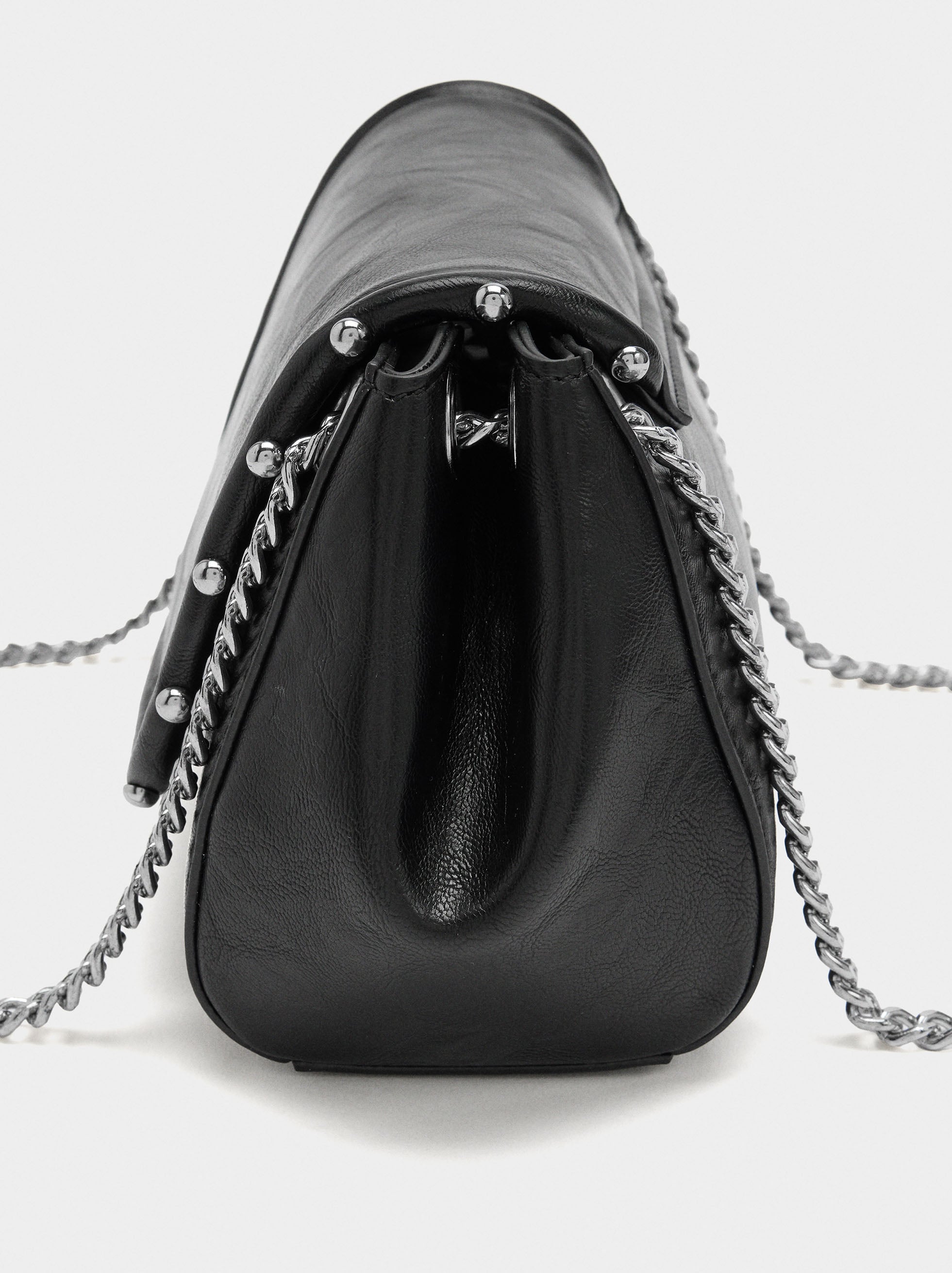 Bolso De Hombro Con Solapa Y Tachuelas