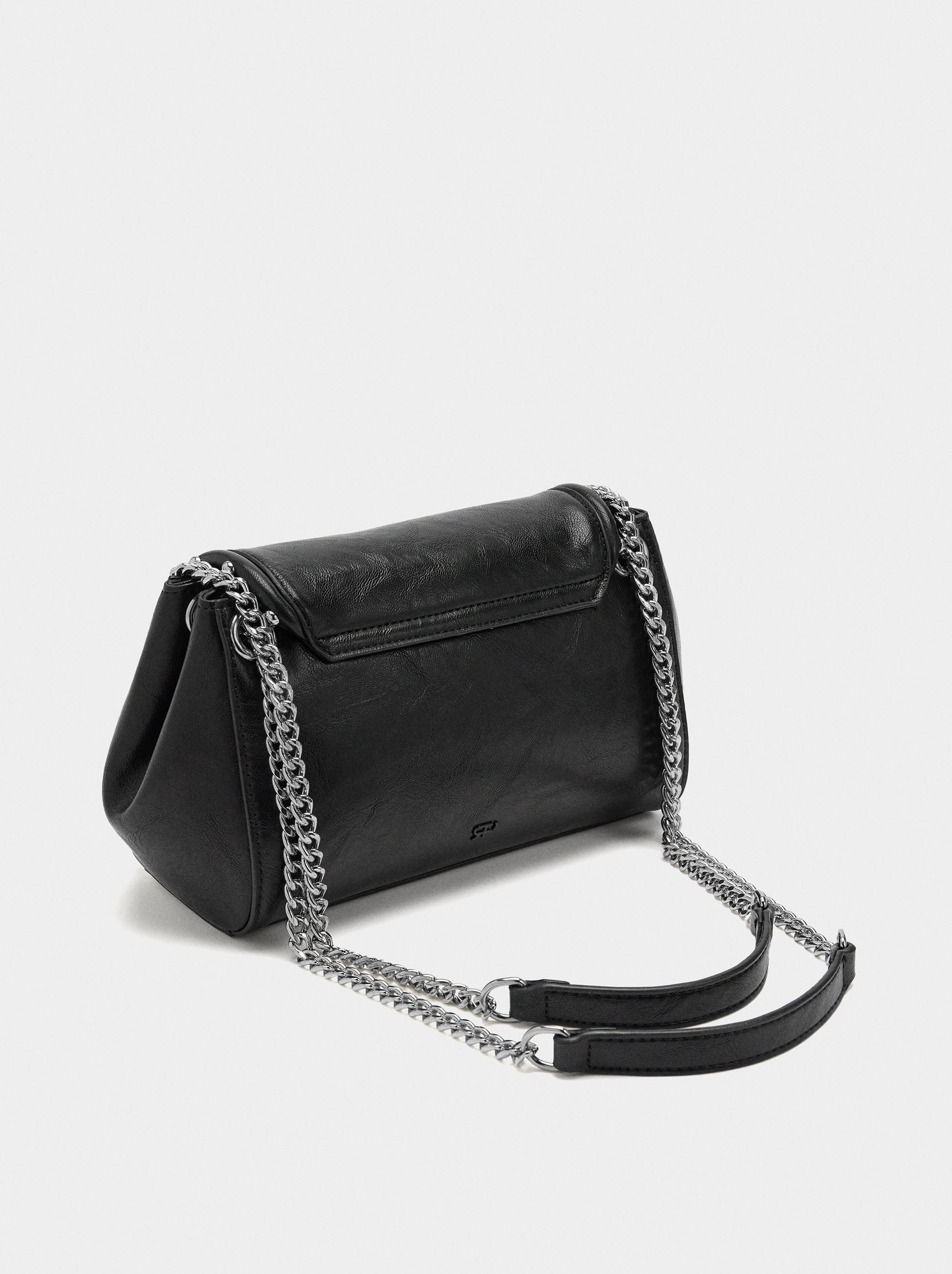 Bolso De Hombro Con Solapa Y Tachuelas