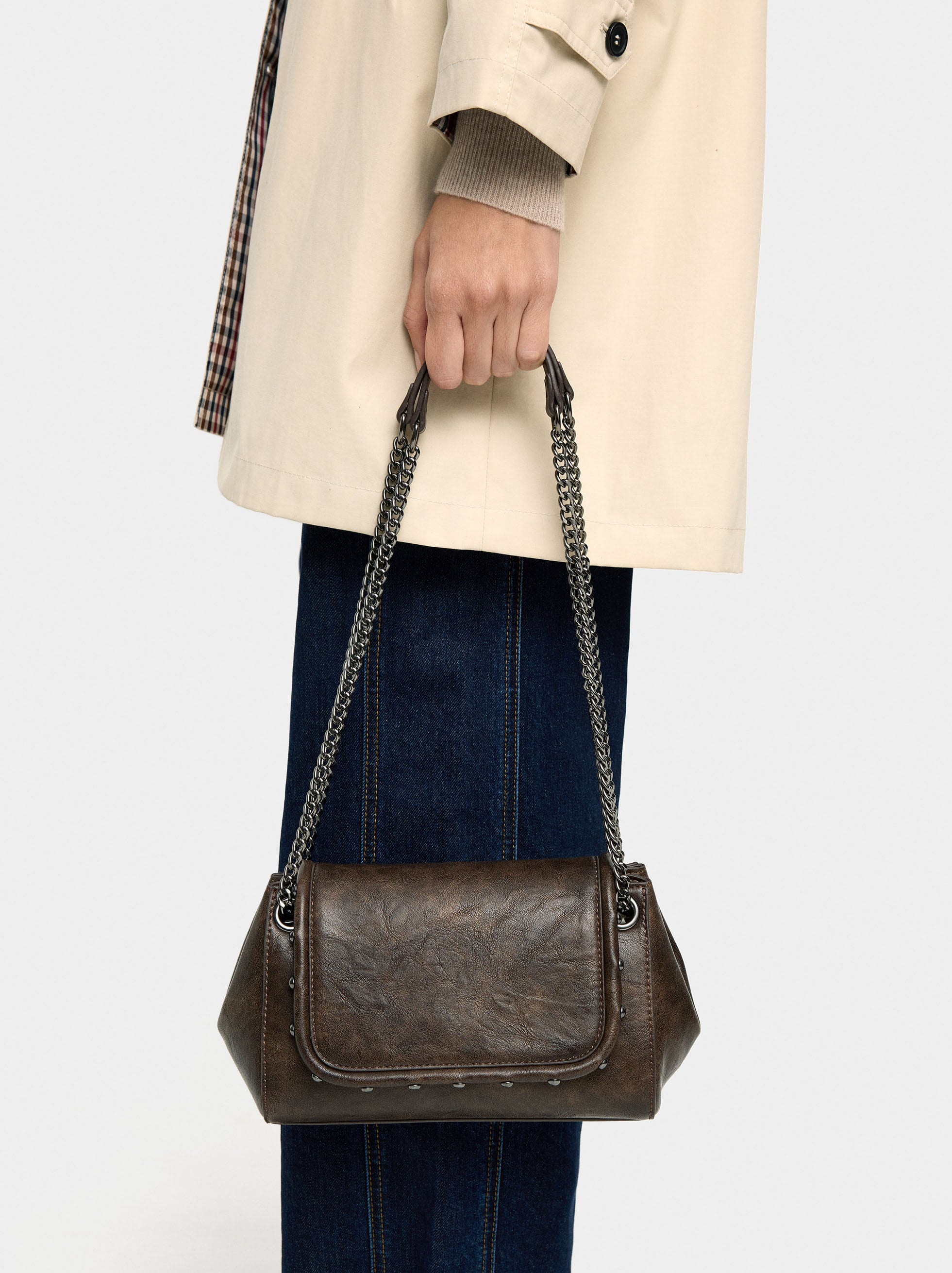 Bolso De Hombro Con Solapa Y Tachuelas
