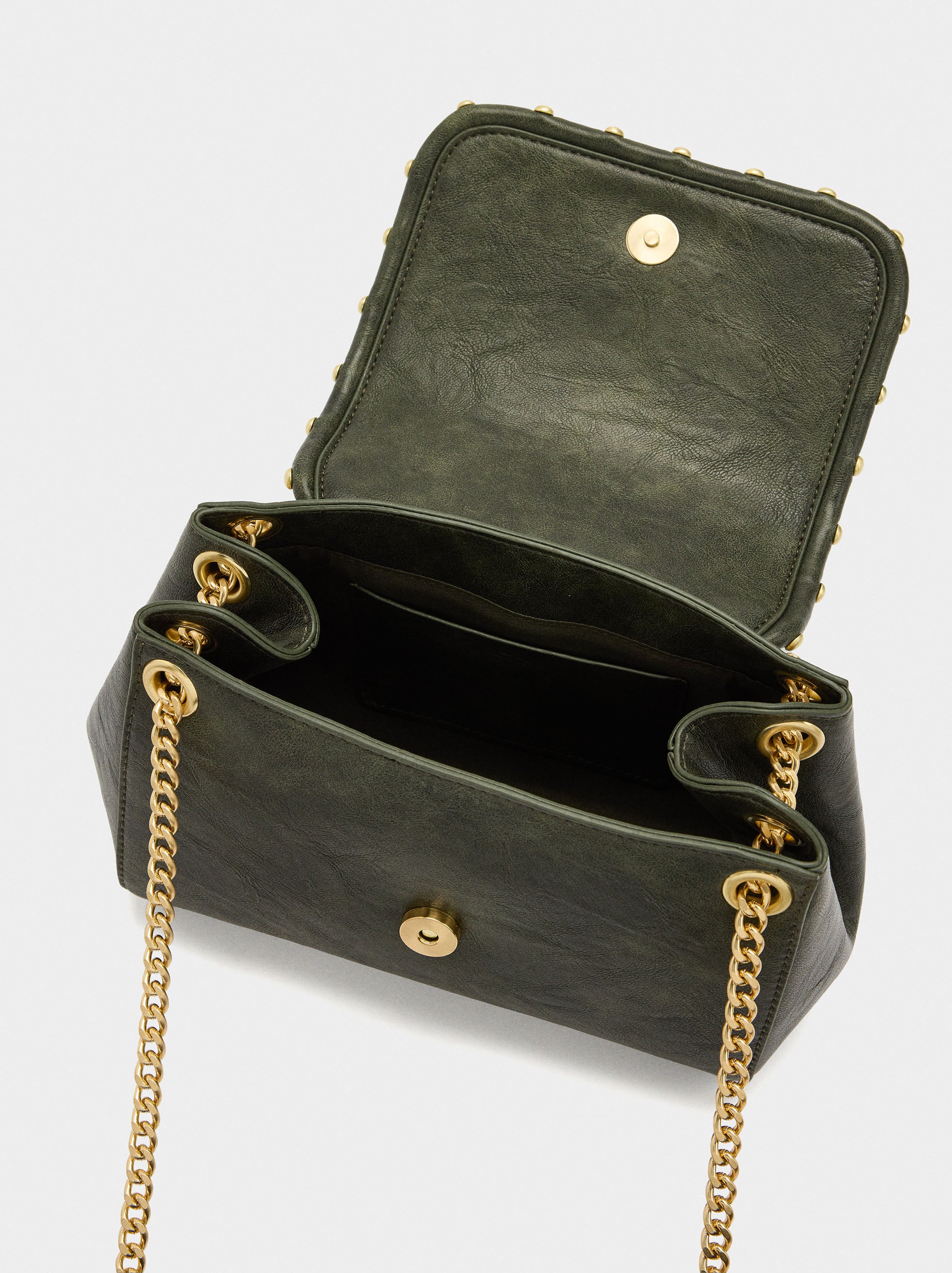 Bolso De Hombro Con Solapa Y Tachuelas