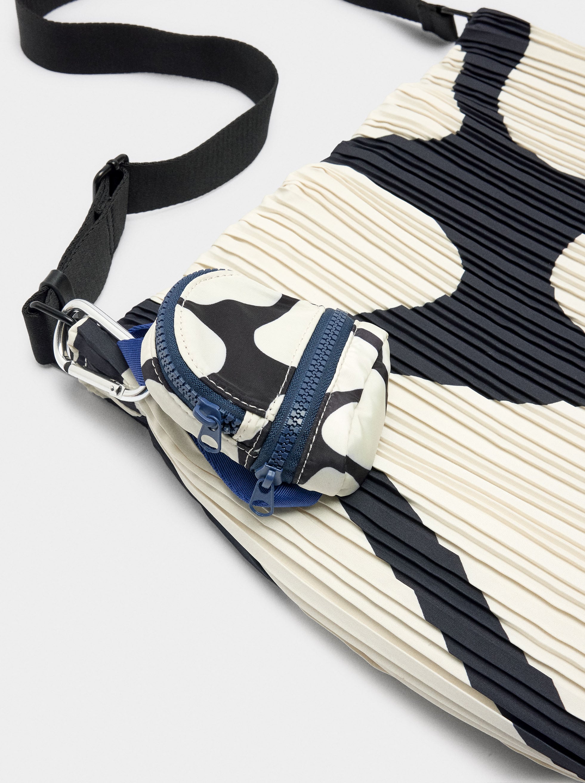 Bolso De Hombro De Nylon Estampado Con Pliegues