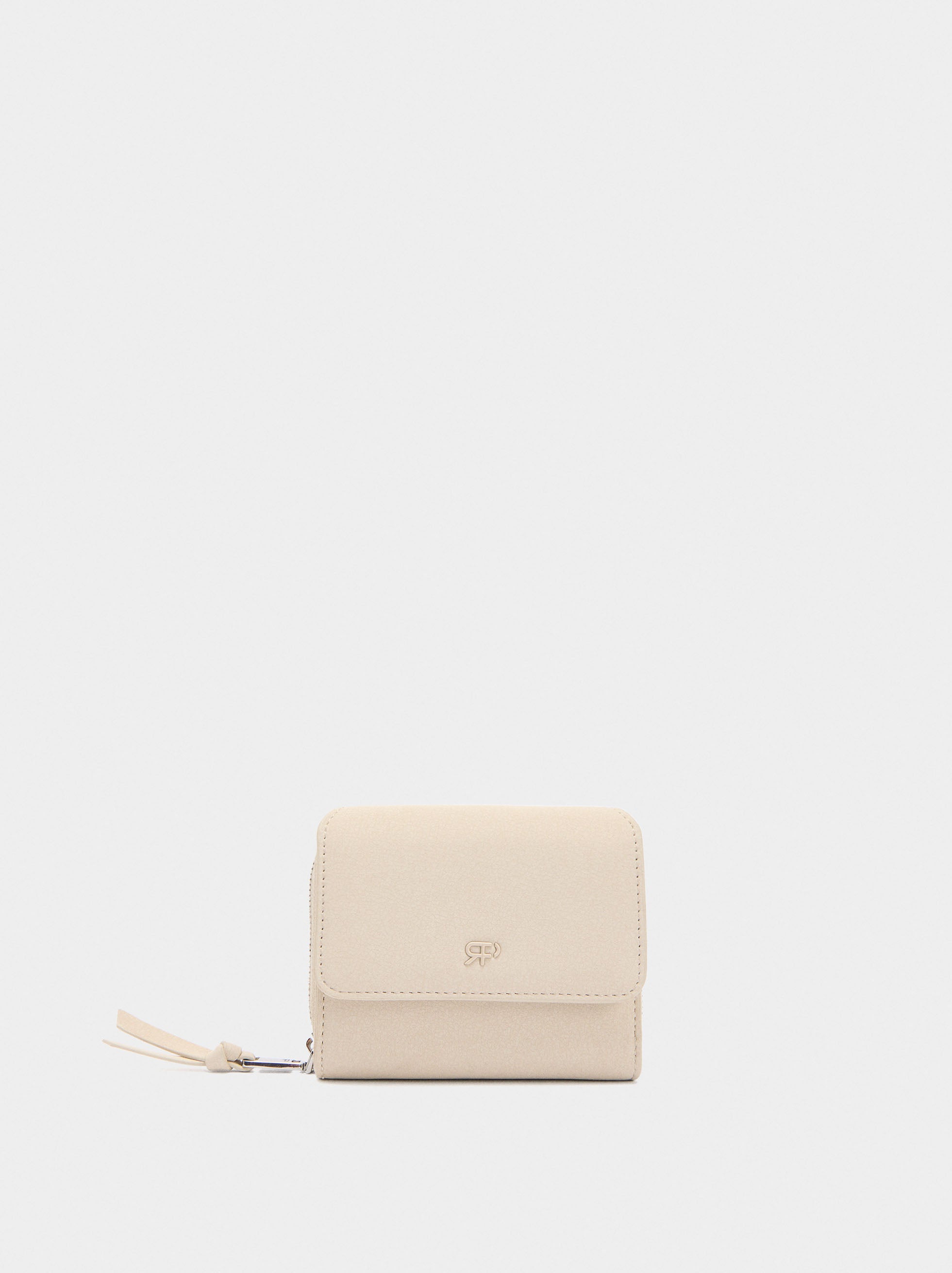 Cartera Con Textura Y Solapa