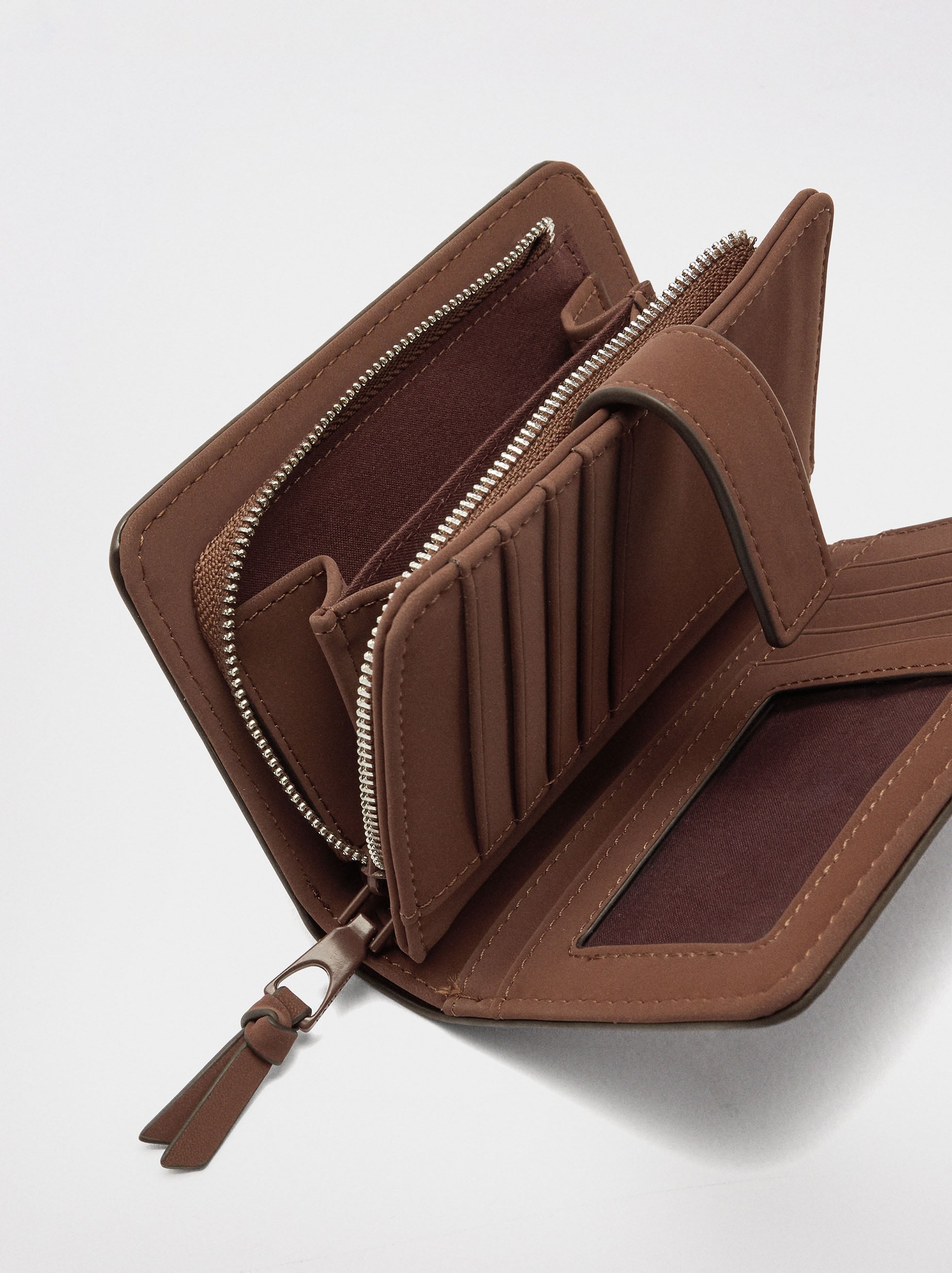 Cartera Lisa Con Textura Suave M