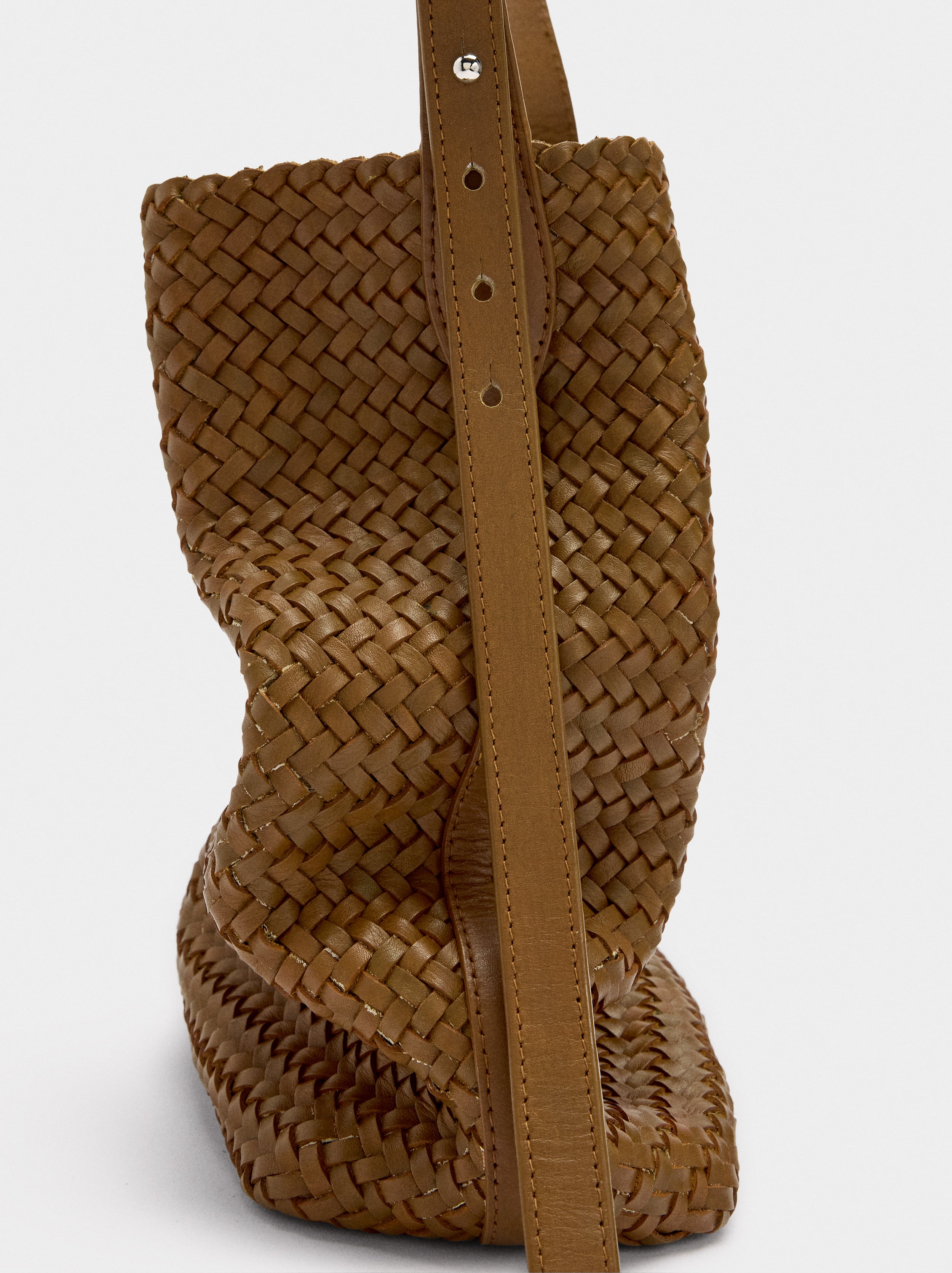 Bolso De Hombro Con Piel Trenzada