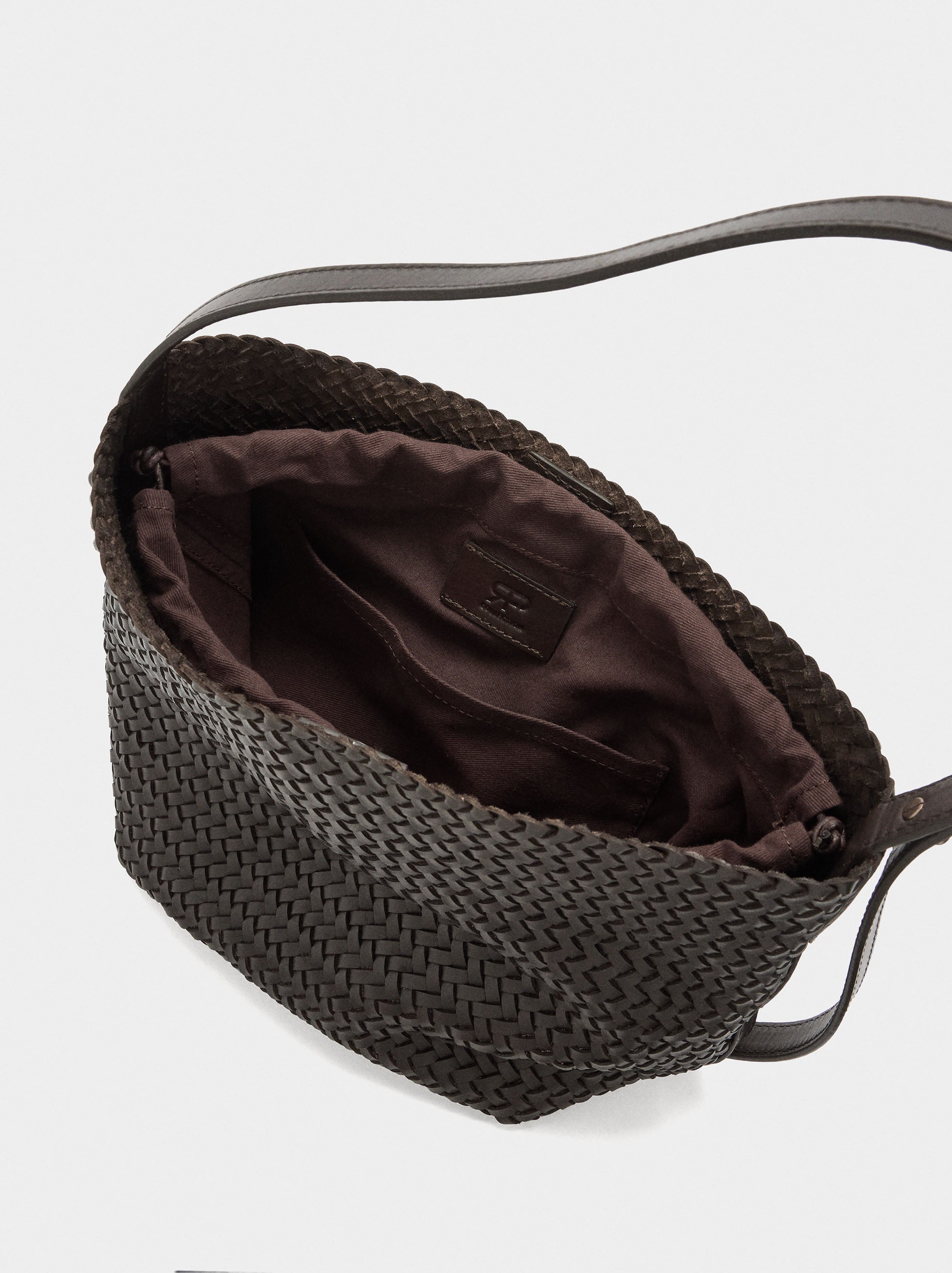 Bolso De Hombro Con Piel Trenzada