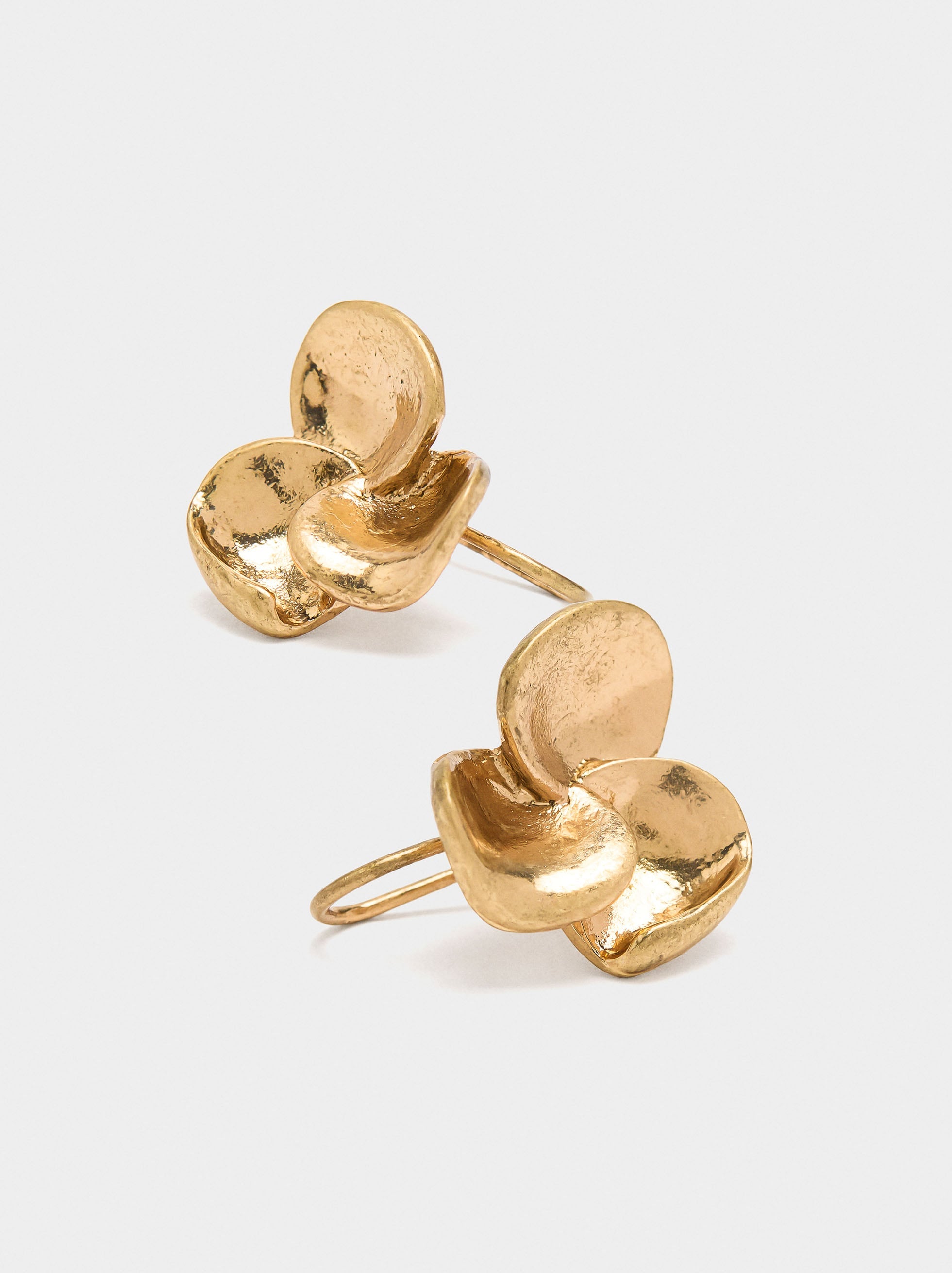 Pendientes De Flor Con Relieve