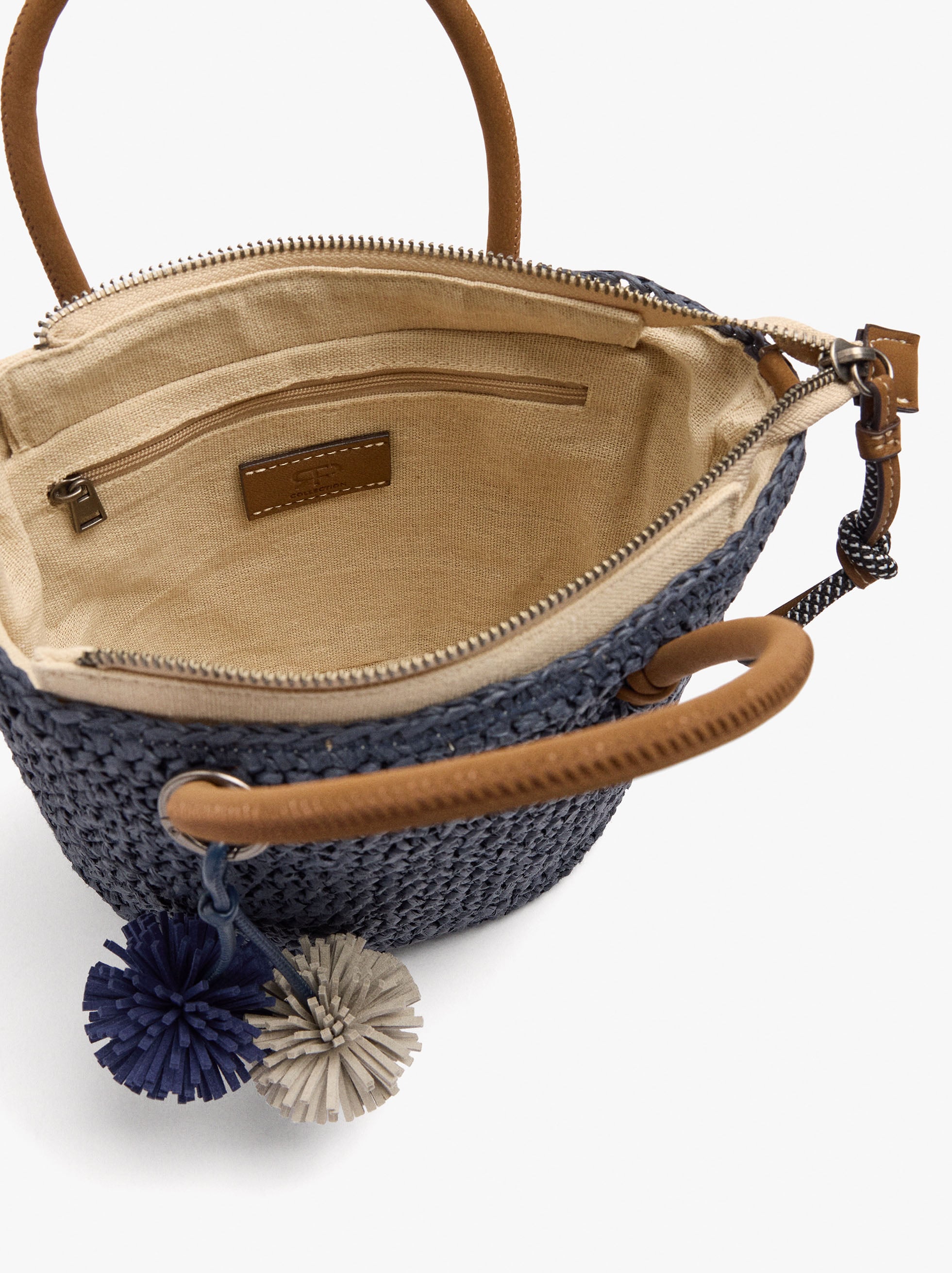 Bolso Tote Efecto Rafia Con Colgante