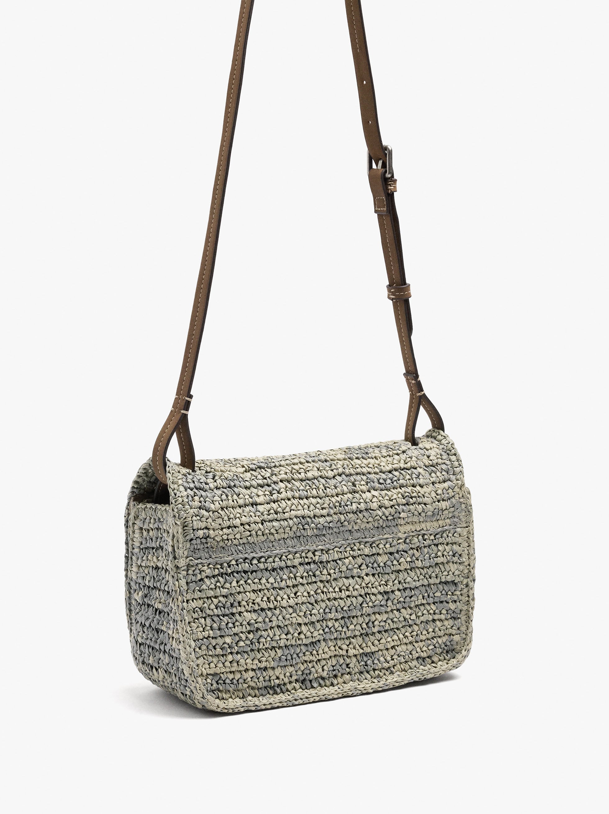 Bolso Bandolera Efecto Rafia Con Solapa