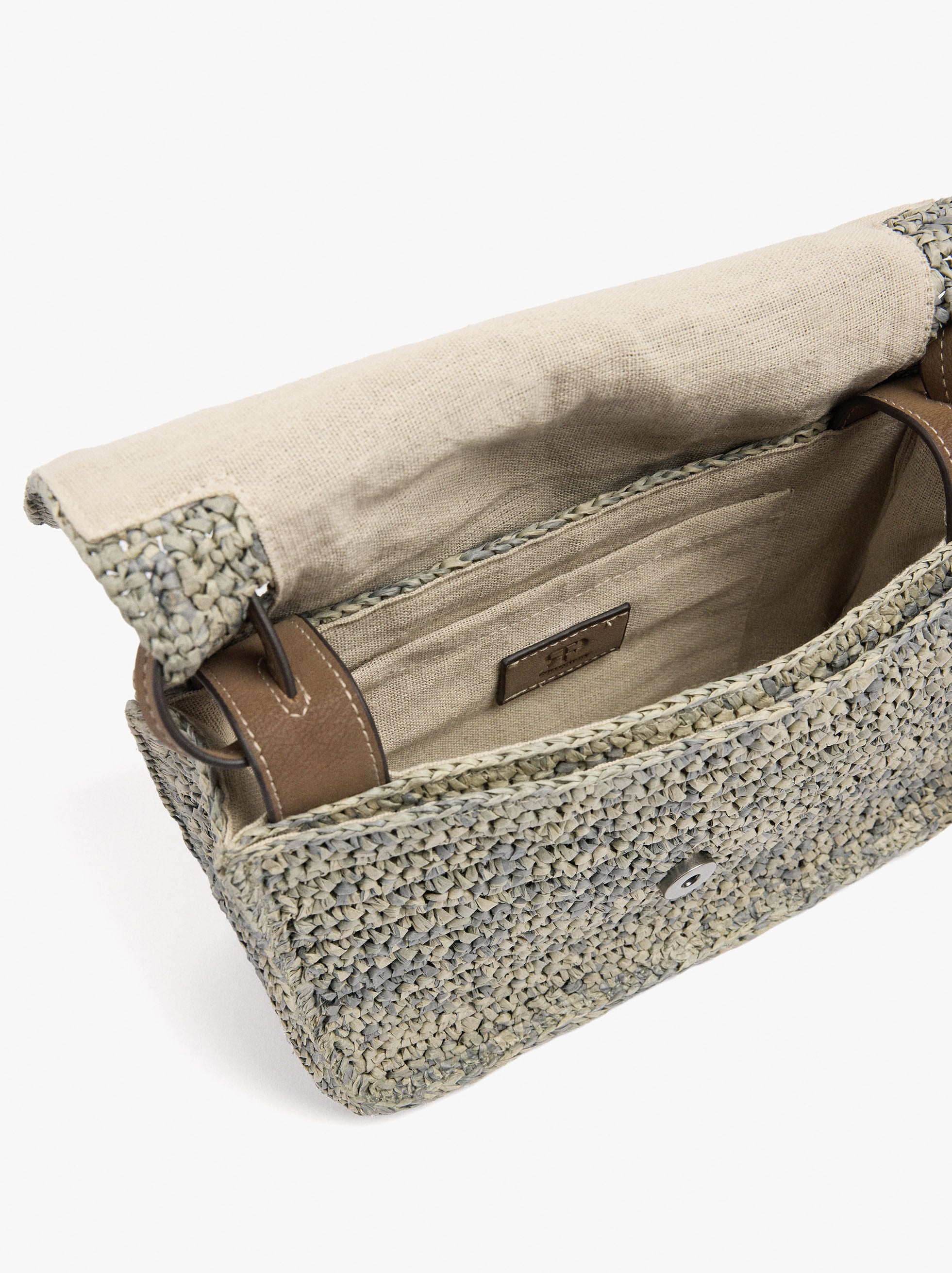 Bolso Bandolera Efecto Rafia Con Solapa