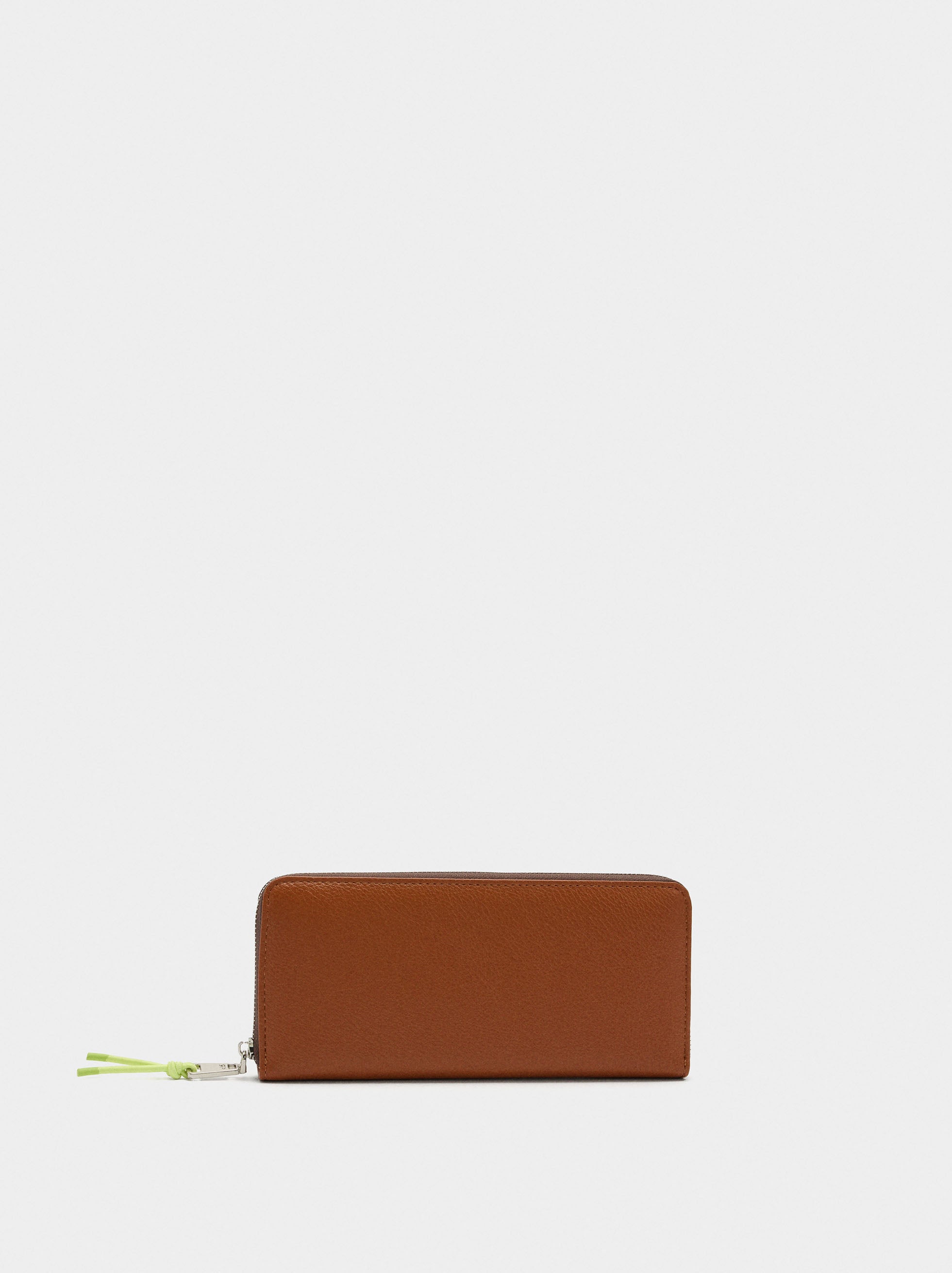 Cartera Con Textura Y Cierre De Cremallera