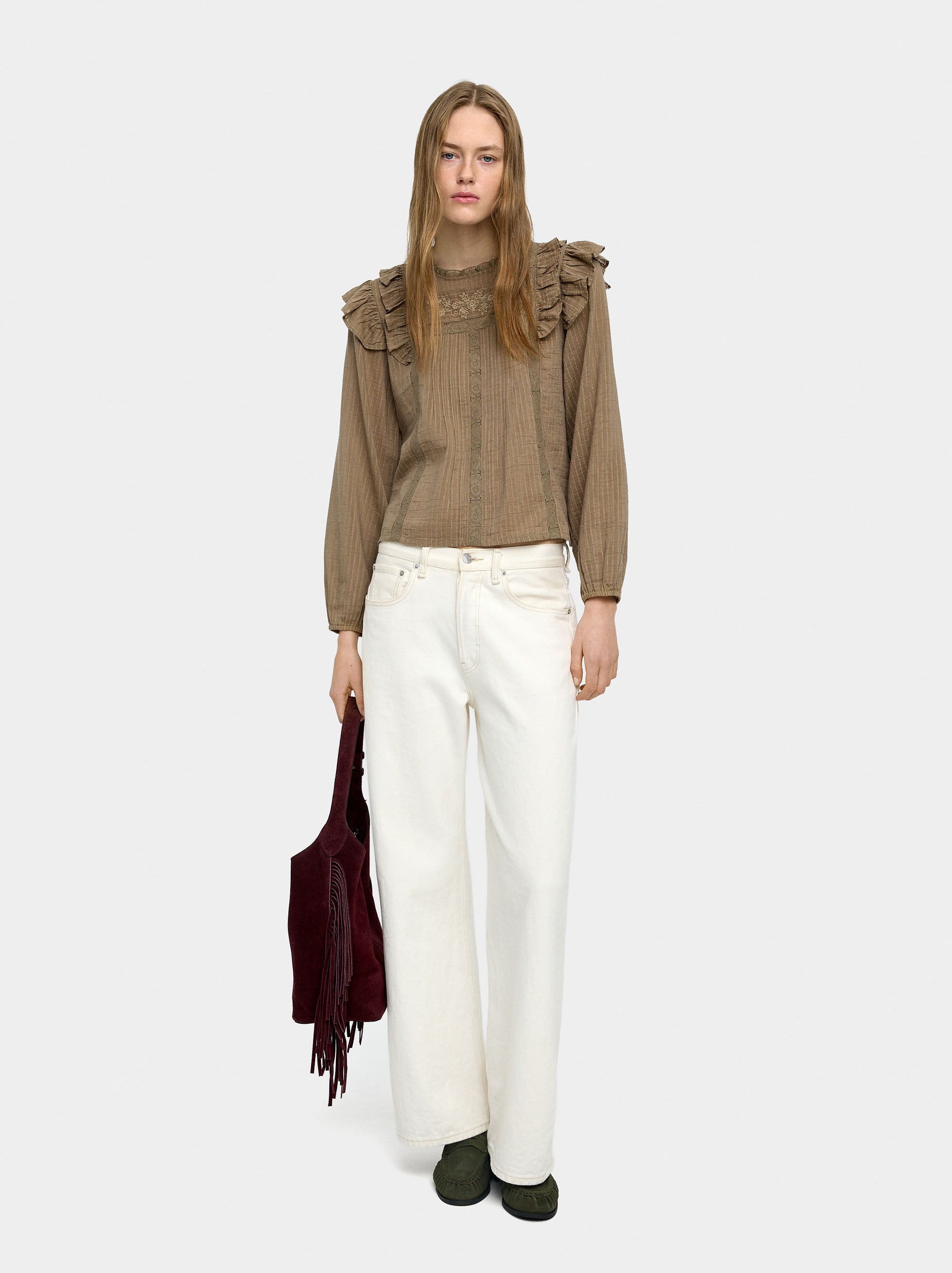 Blusa Con Bordados Y Volantes