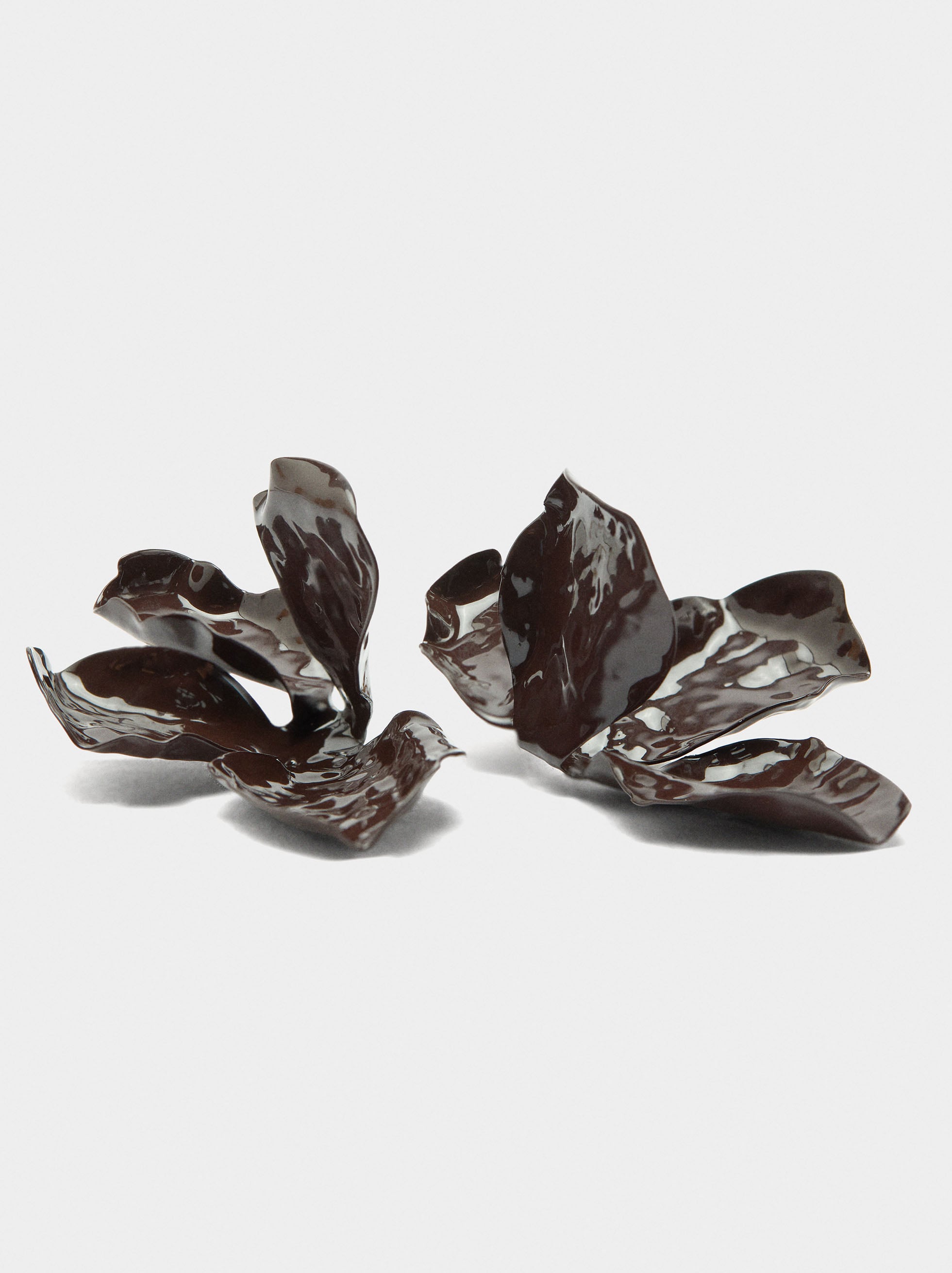 Pendientes Media Flor Con Relieve