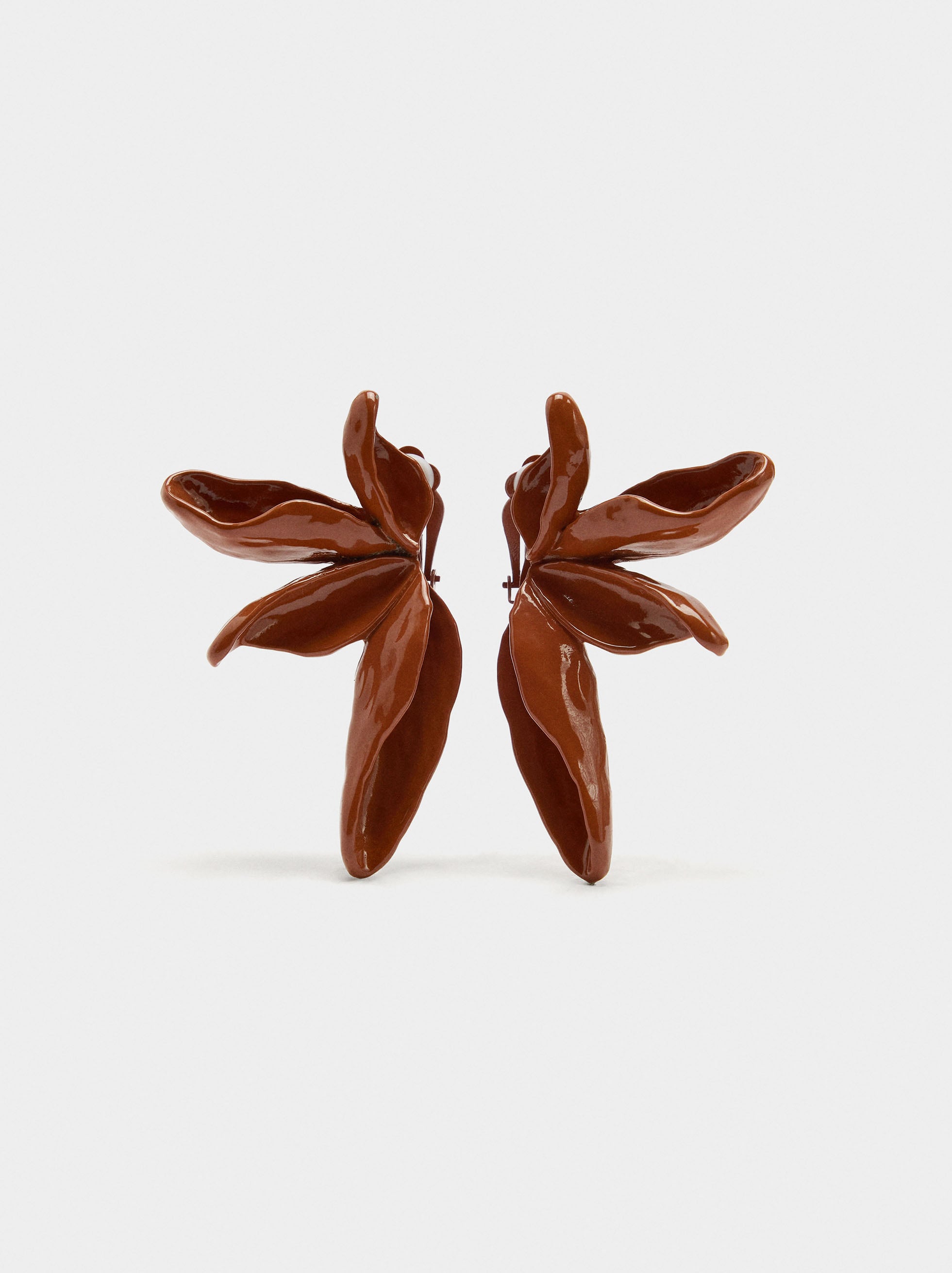 Pendientes Media Flor Con Relieve