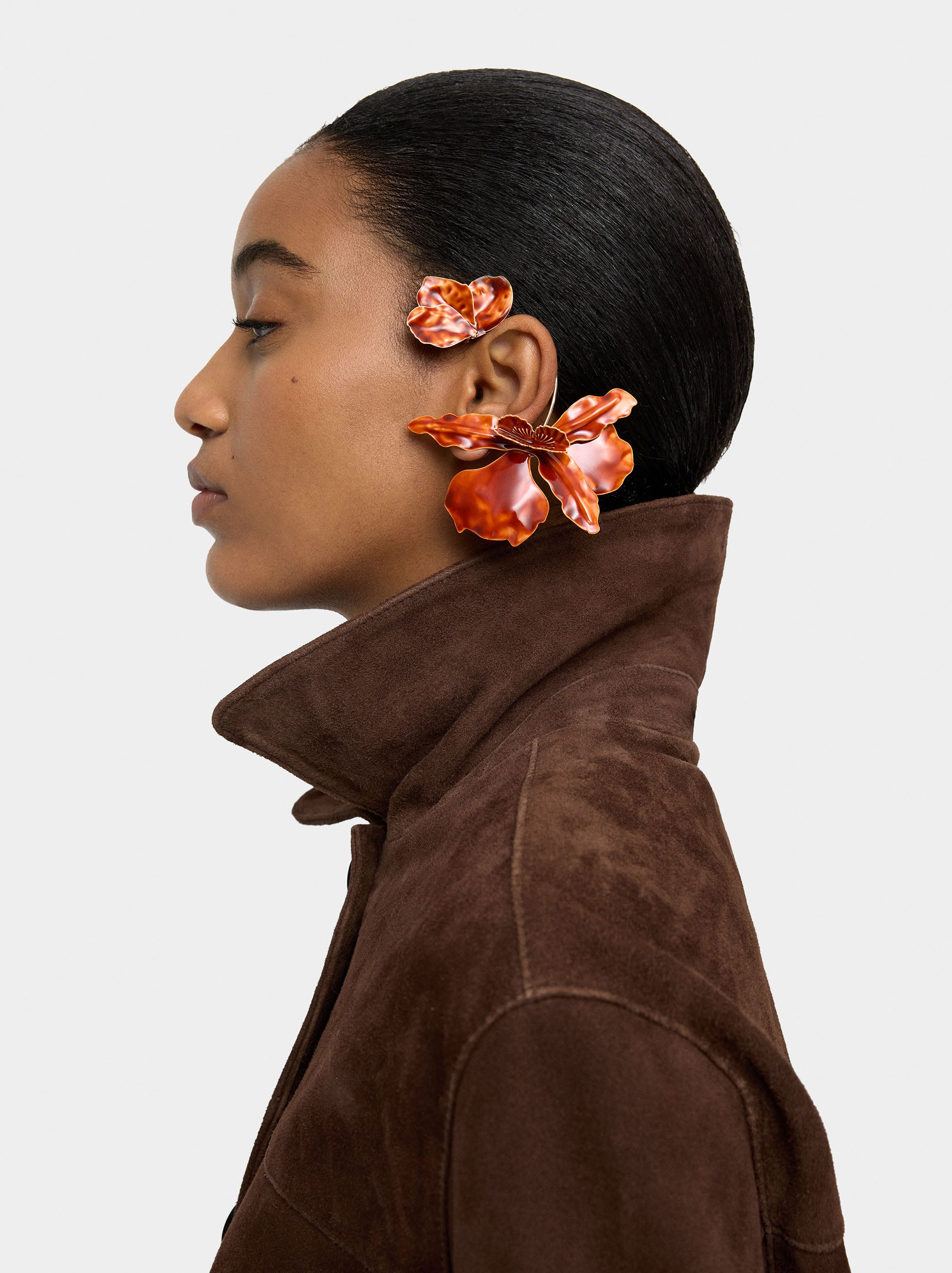 Pendiente Ear Jacket Con Flores Esmaltadas