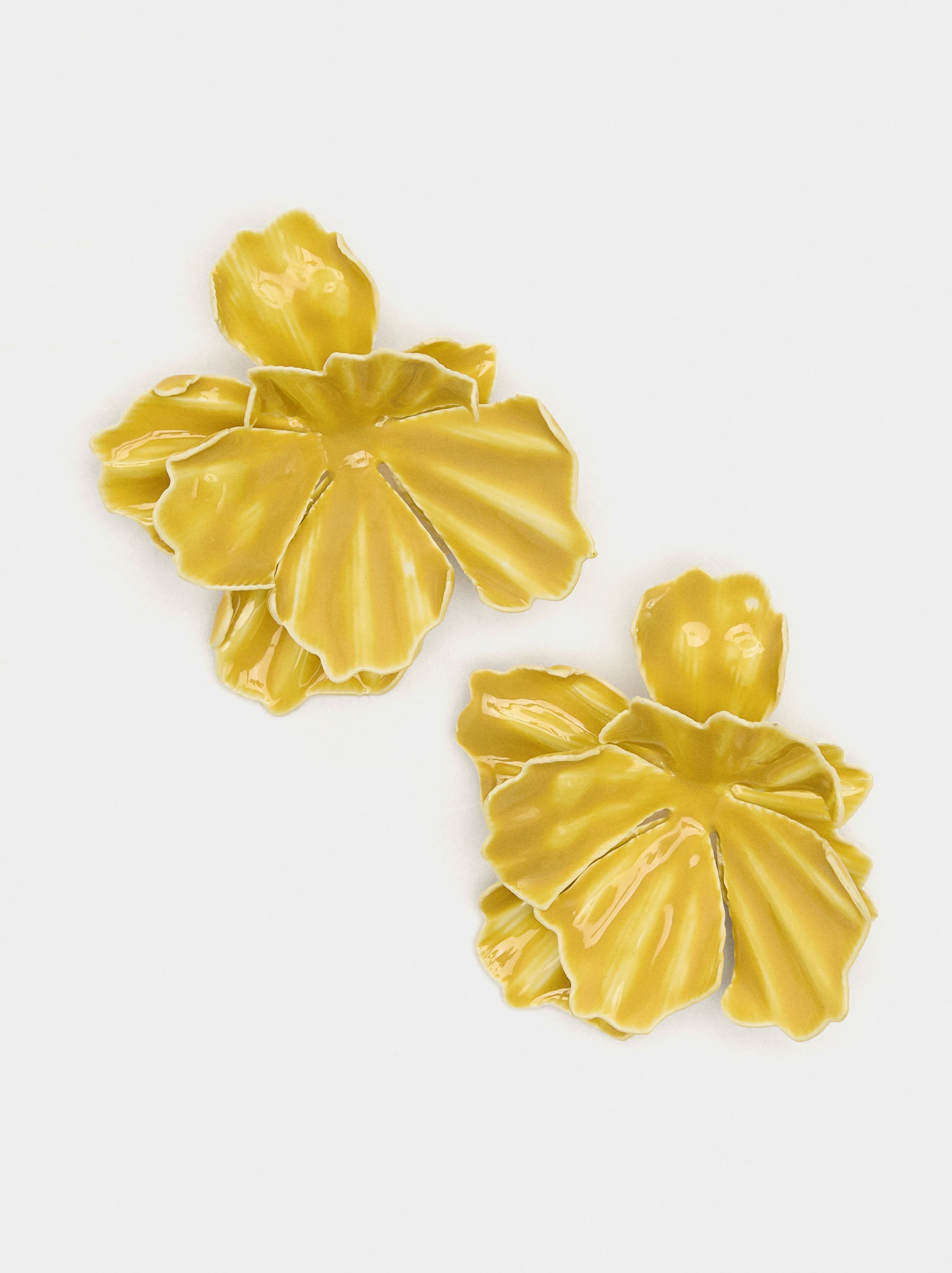 Pendientes Flor Esmaltada Con Relieve