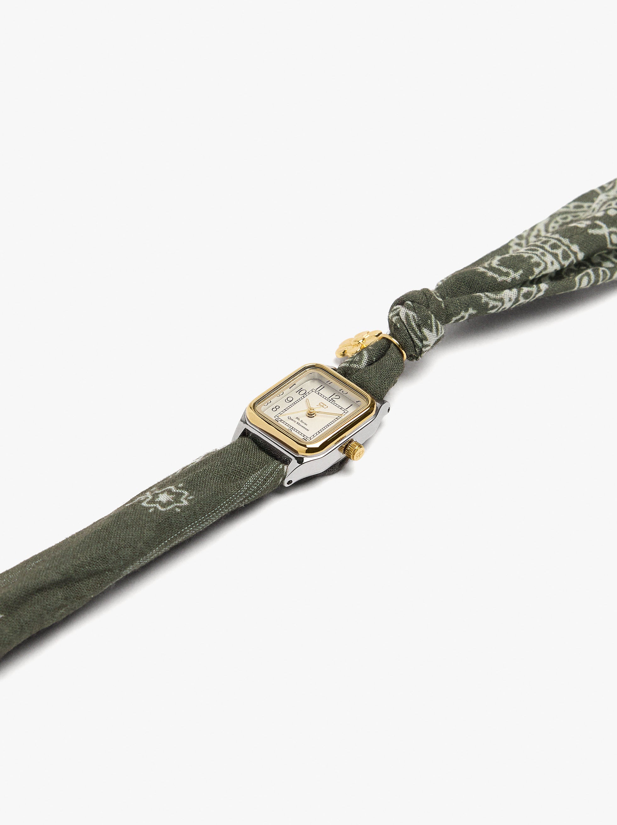 Reloj Con Pulsera De Tela Con Charms