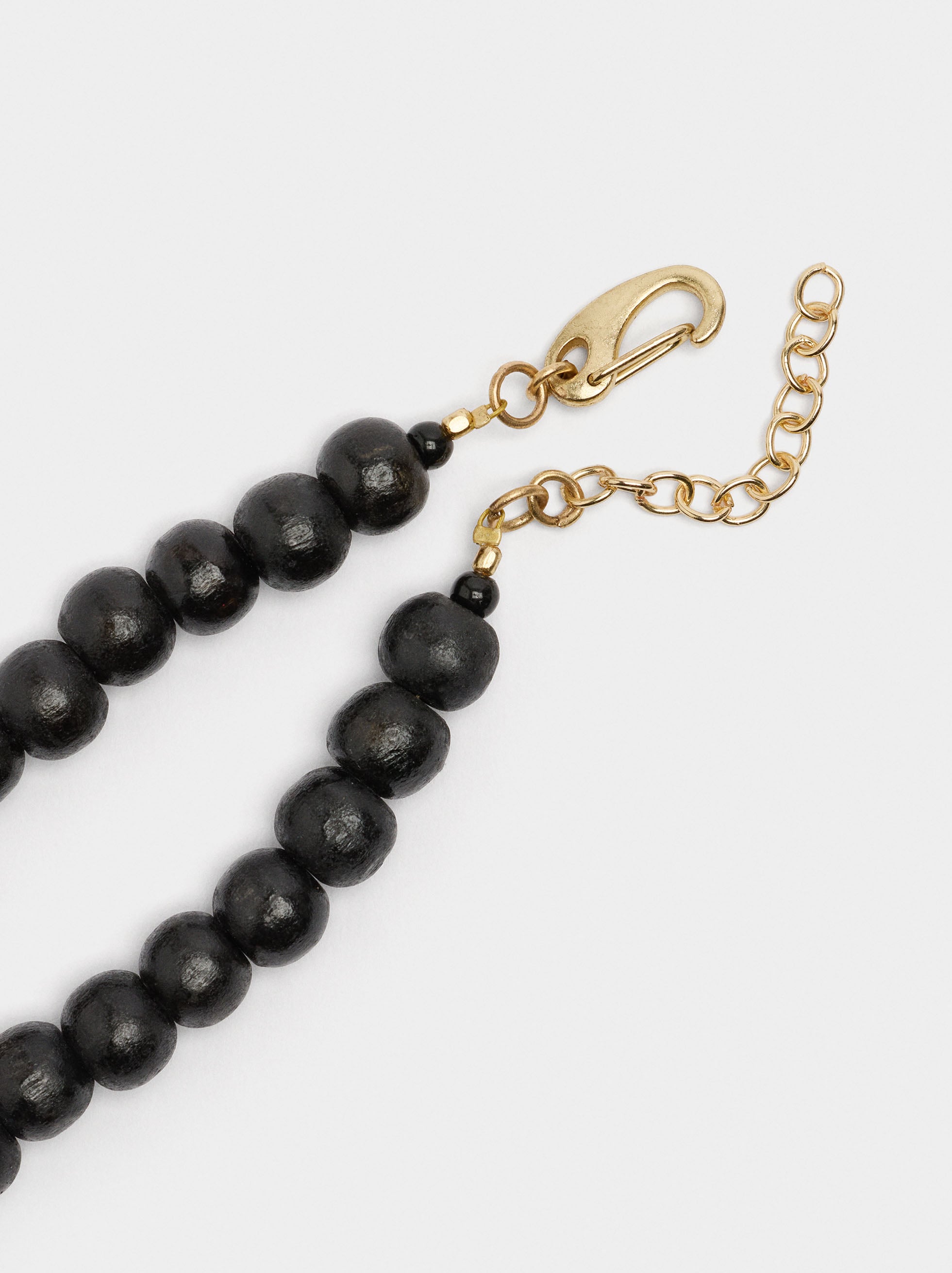 Collar Corto Con Cuentas De Madera