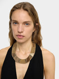 Collar Corto Y Ancho Con Abalorios