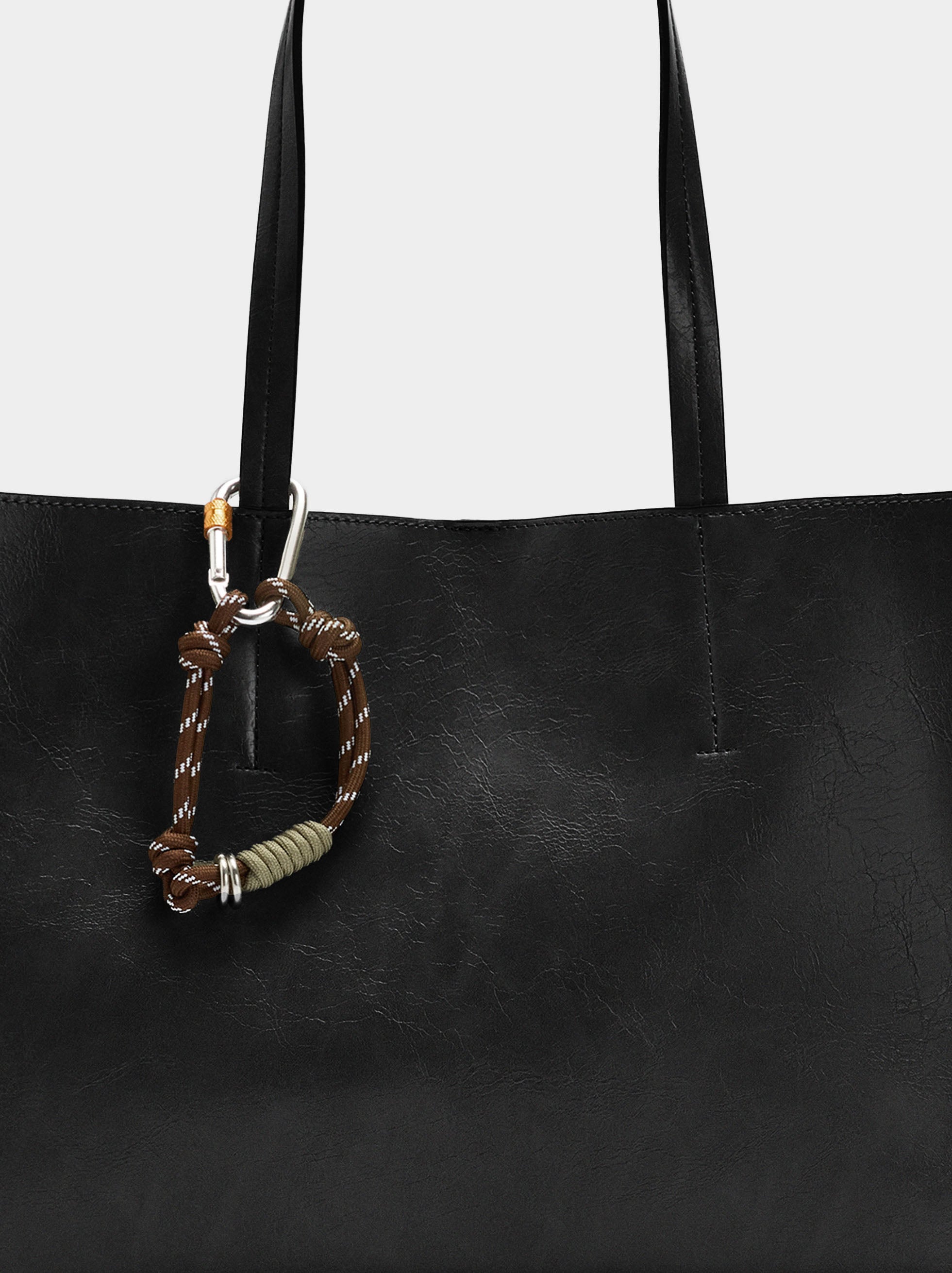 Bolso Shopper Con Colgante