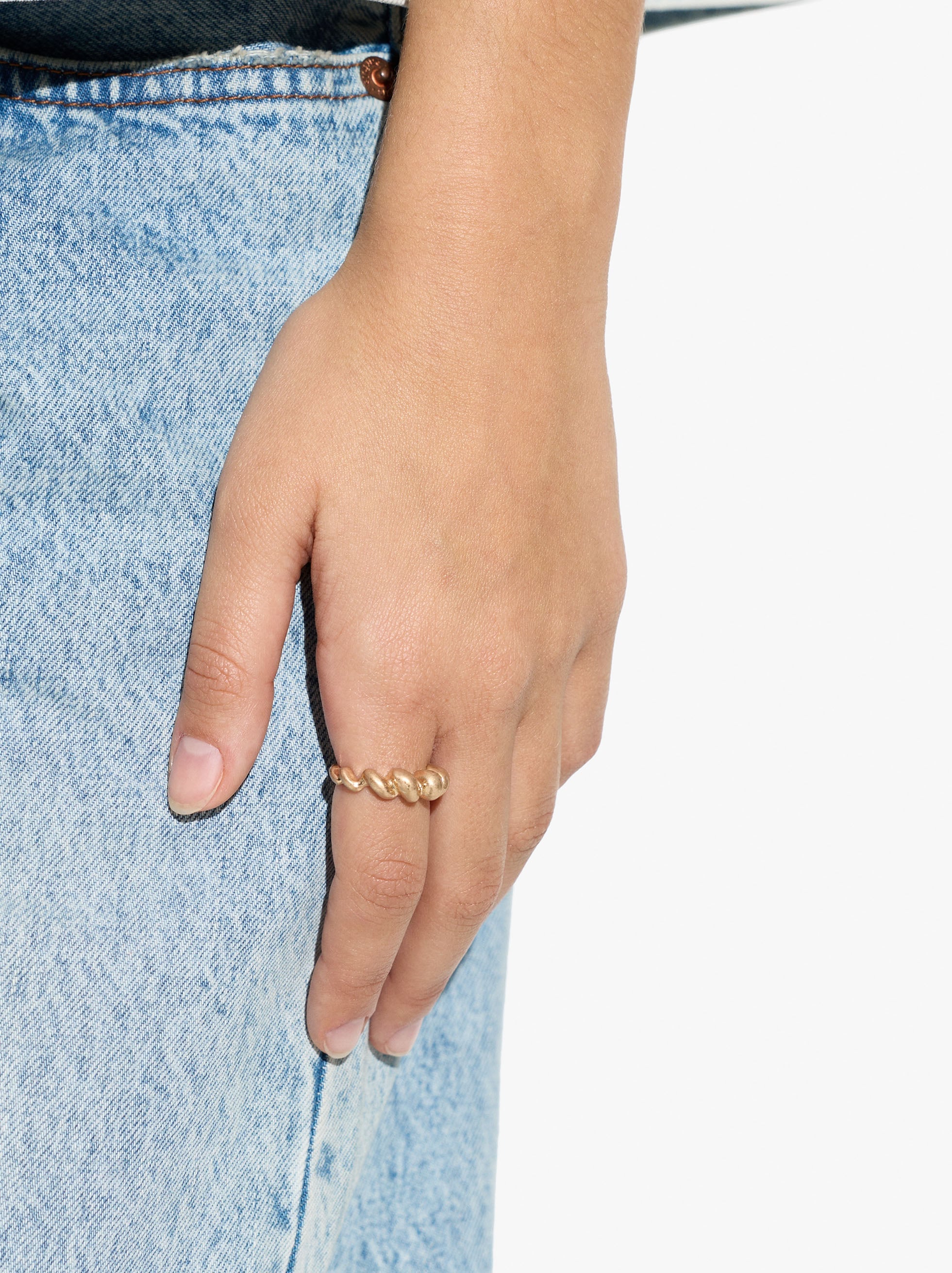 Anillo Con Relieves Redondeados