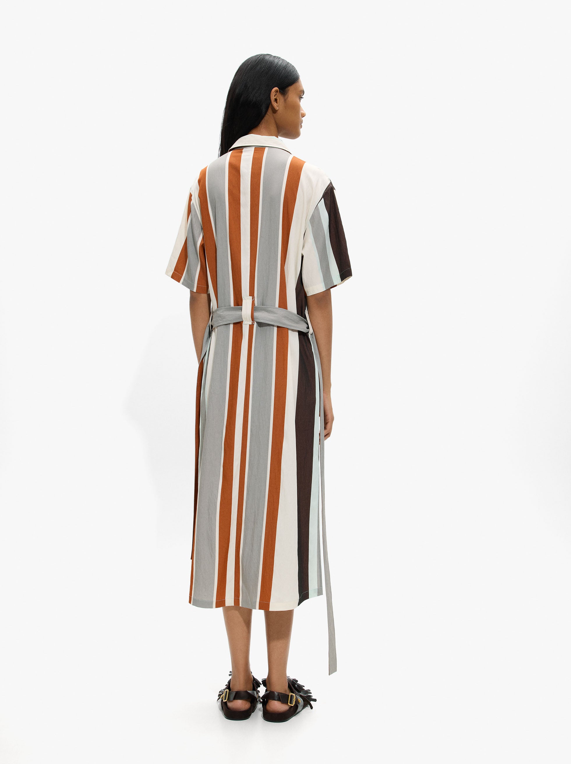 Vestido Midi Con Bolsillo Y Cinturón