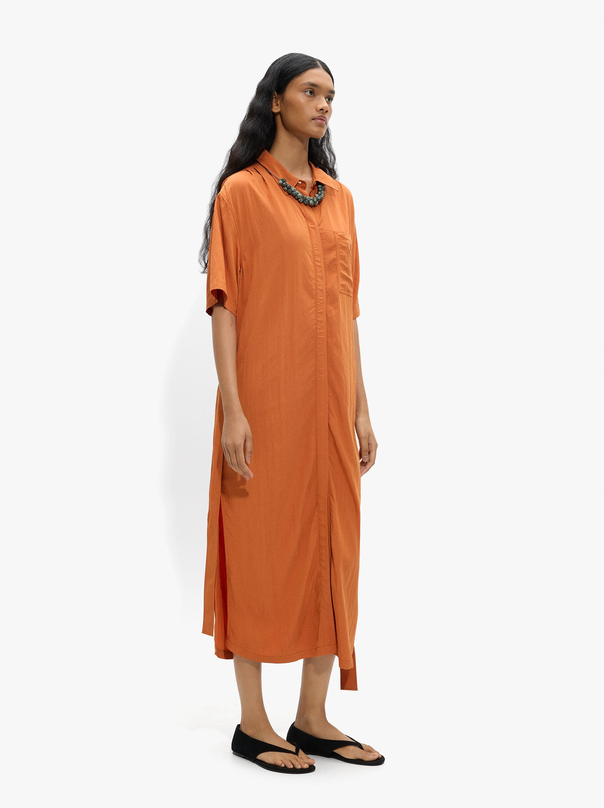 Vestido Midi Con Bolsillo Y Cinturón
