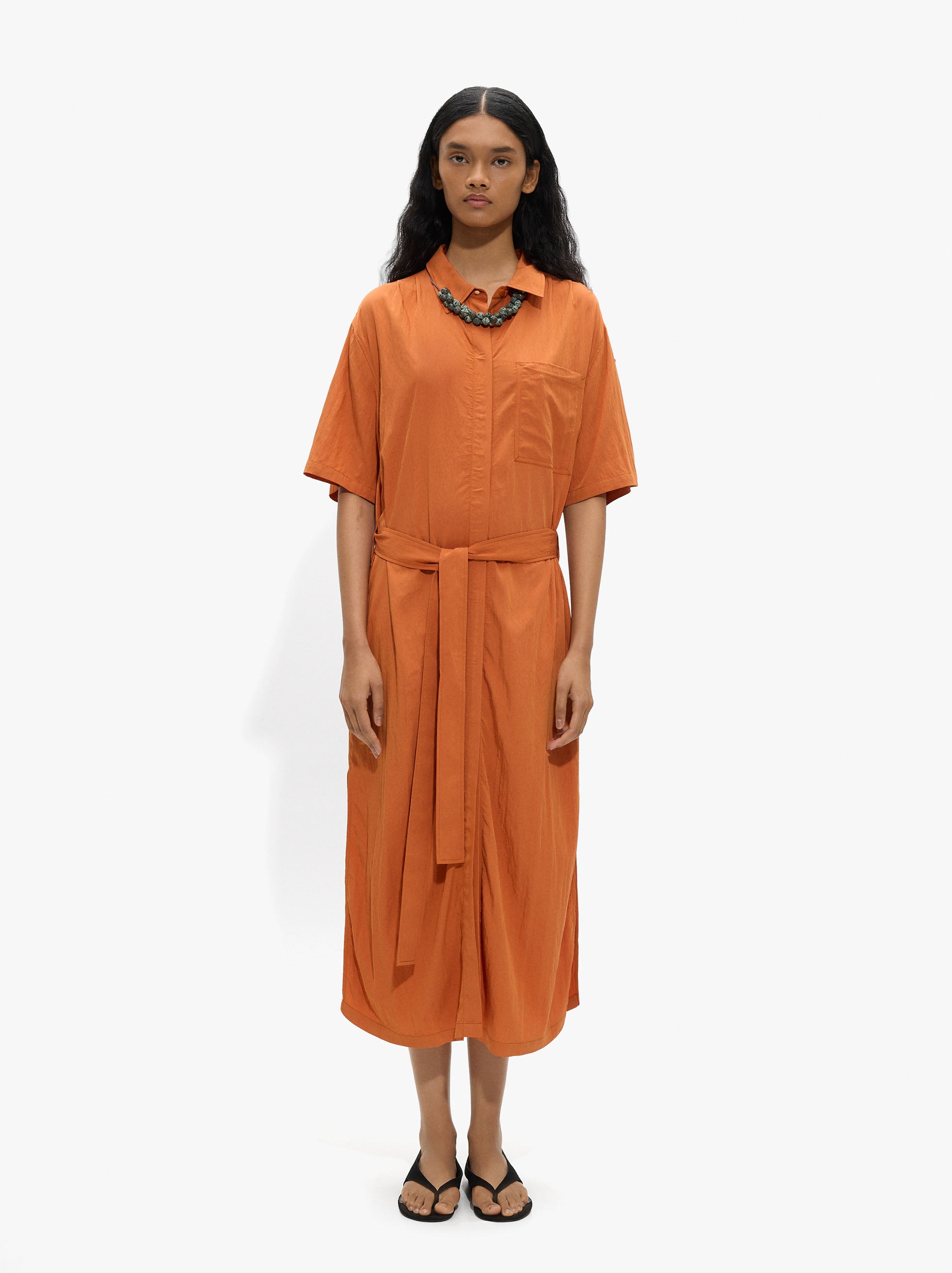 Vestido Midi Con Bolsillo Y Cinturón
