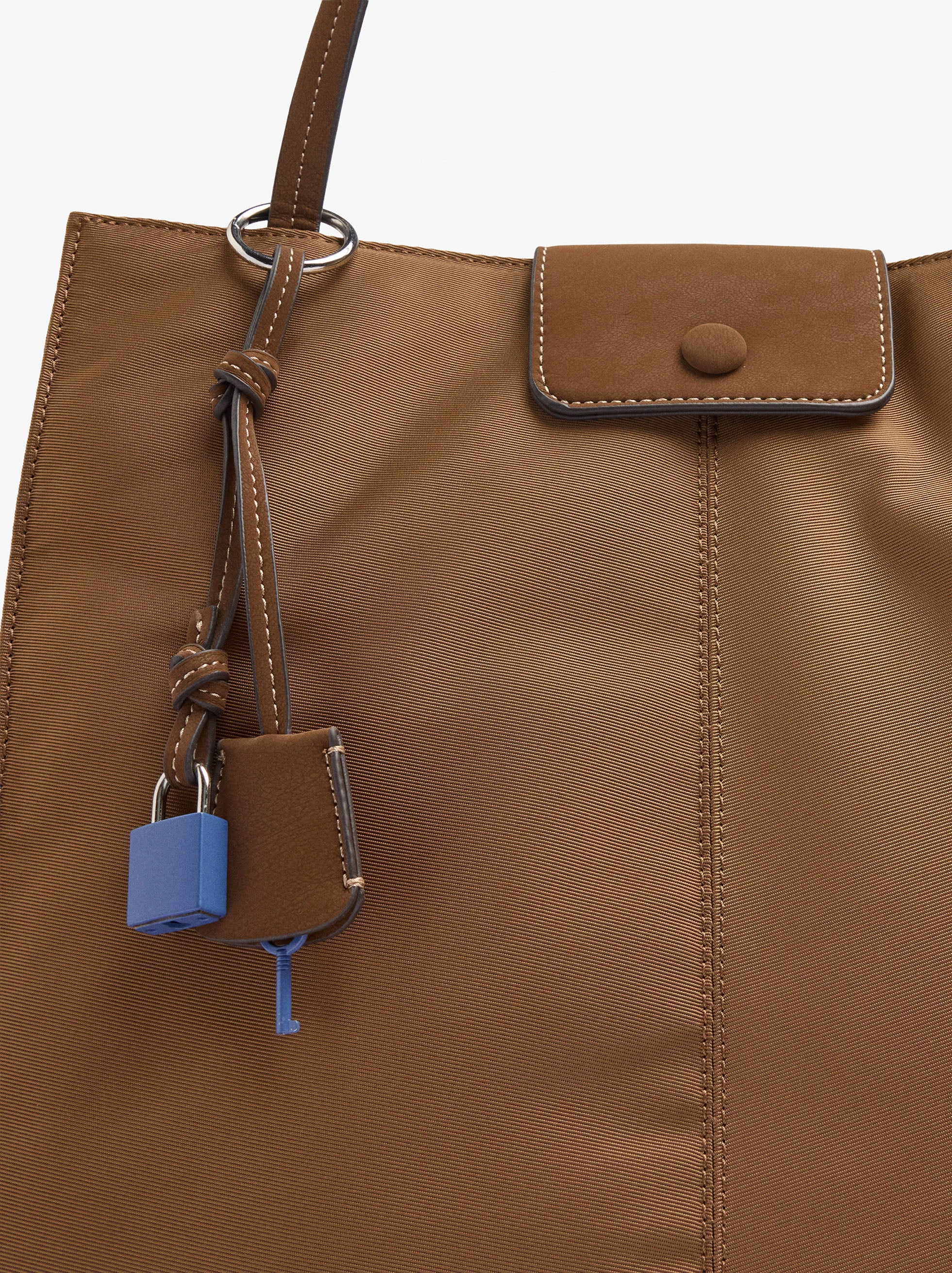Bolso De Nylon Para Portátil 15" Con Colgante