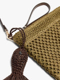 Bolso Sobre Efecto Rafia Con Colgante