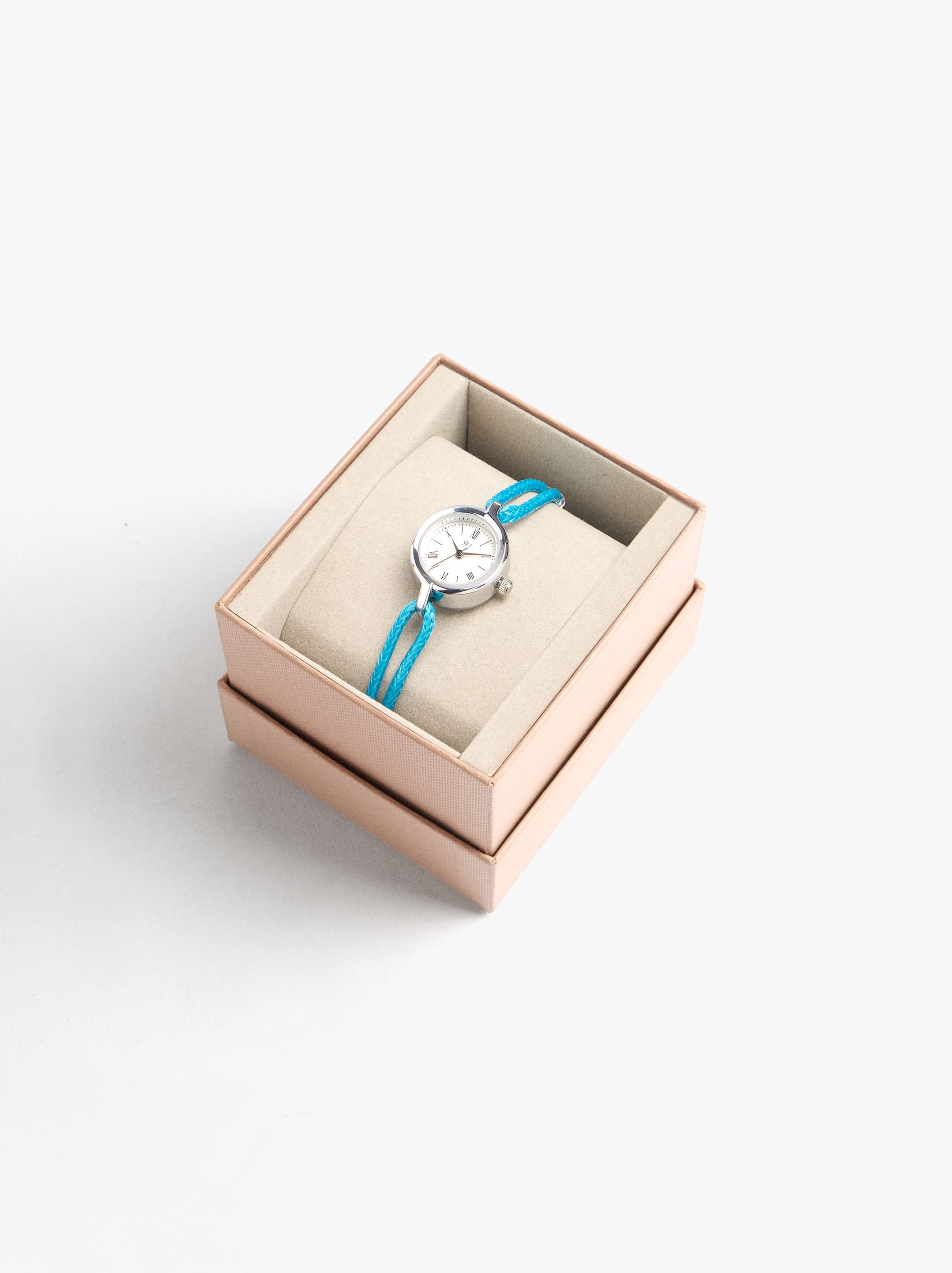 Reloj Redondo Con Pulsera De Cordón