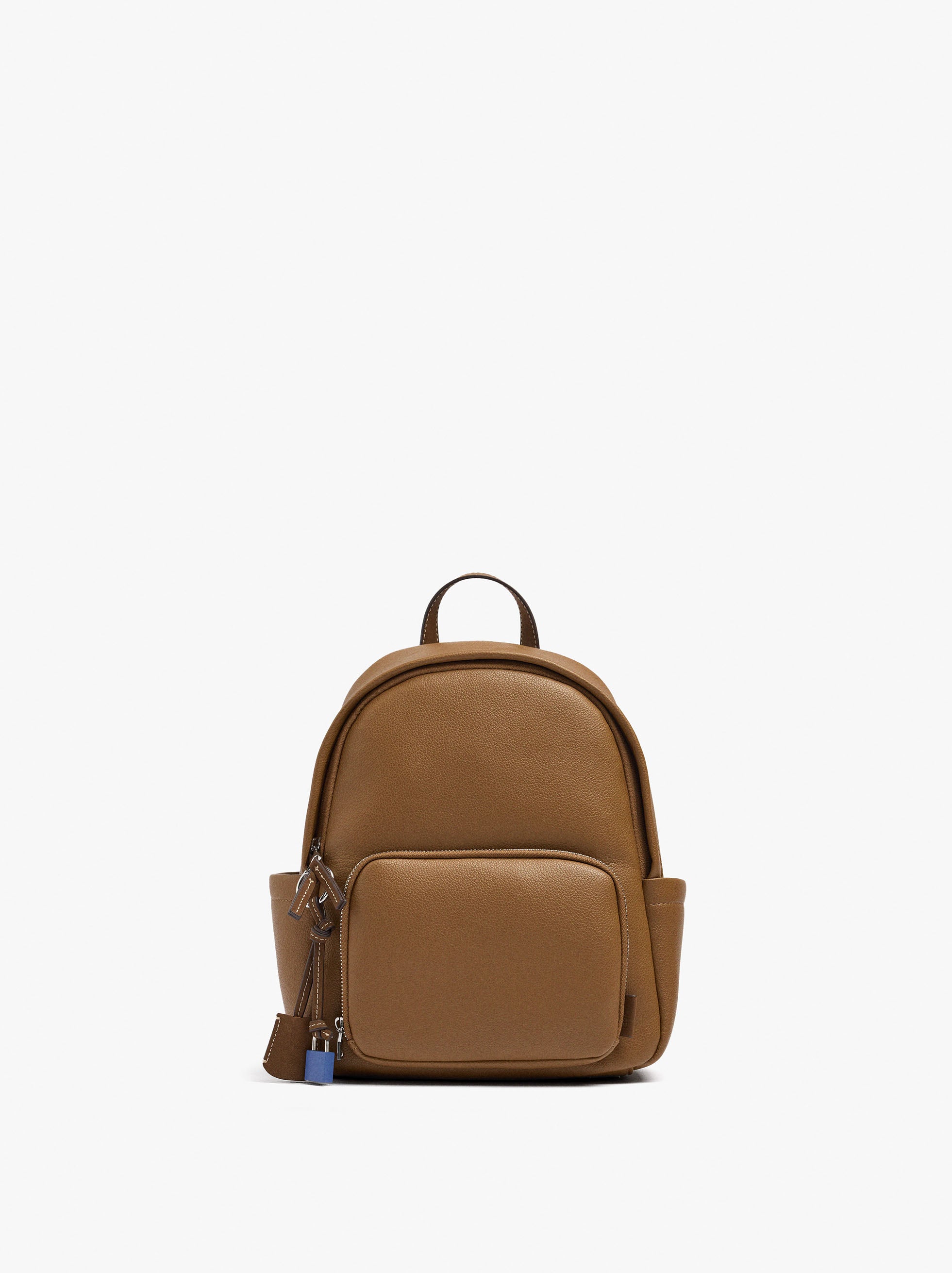Mochila Básica Con Colgante