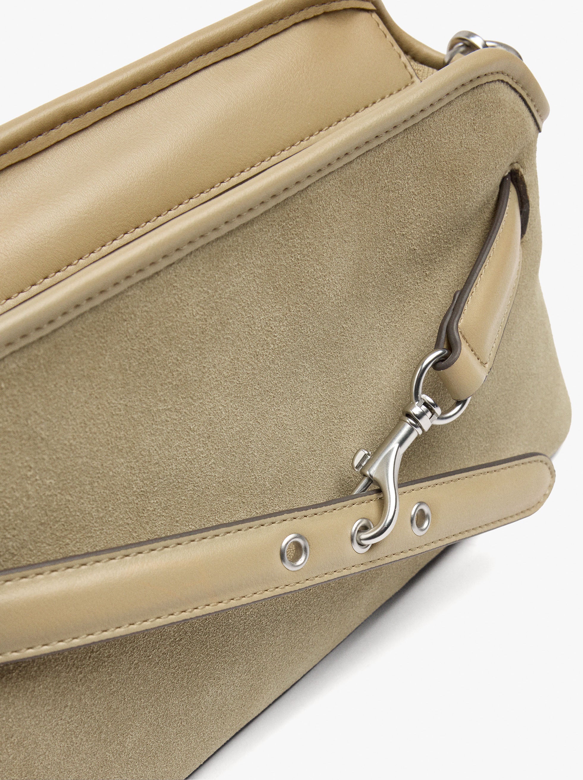 Bolso Bandolera Detalles De Piel Con Cinturón
