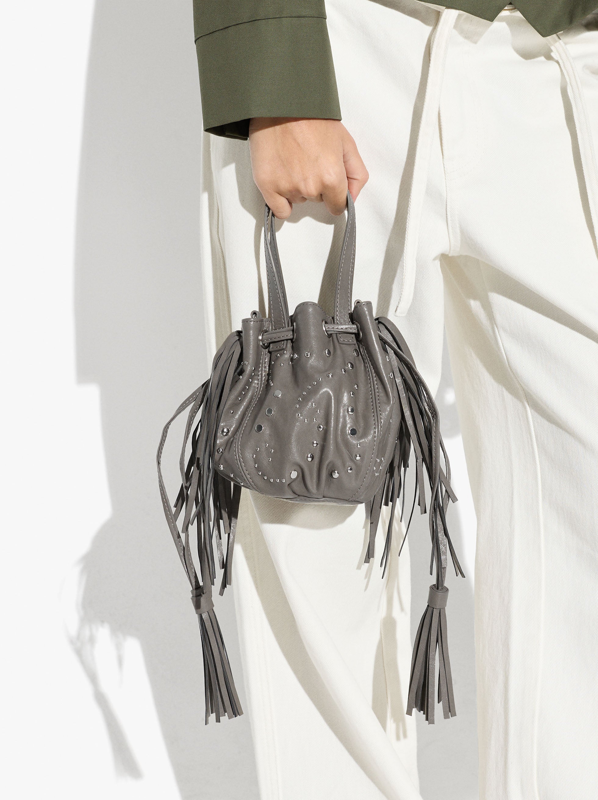 Bolso Bombonera Con Tachuelas Y Flecos Laterales
