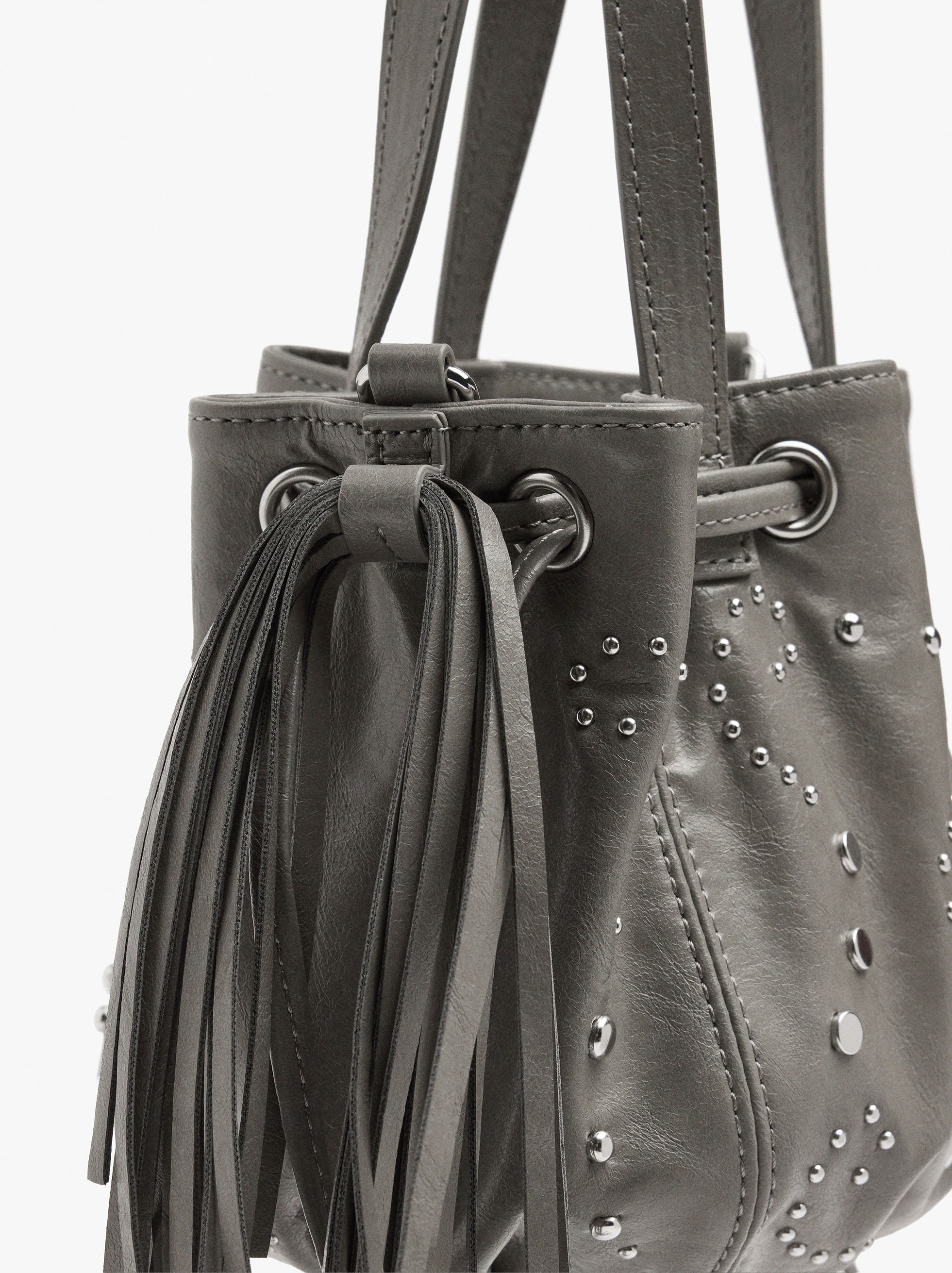Bolso Bombonera Con Tachuelas Y Flecos Laterales
