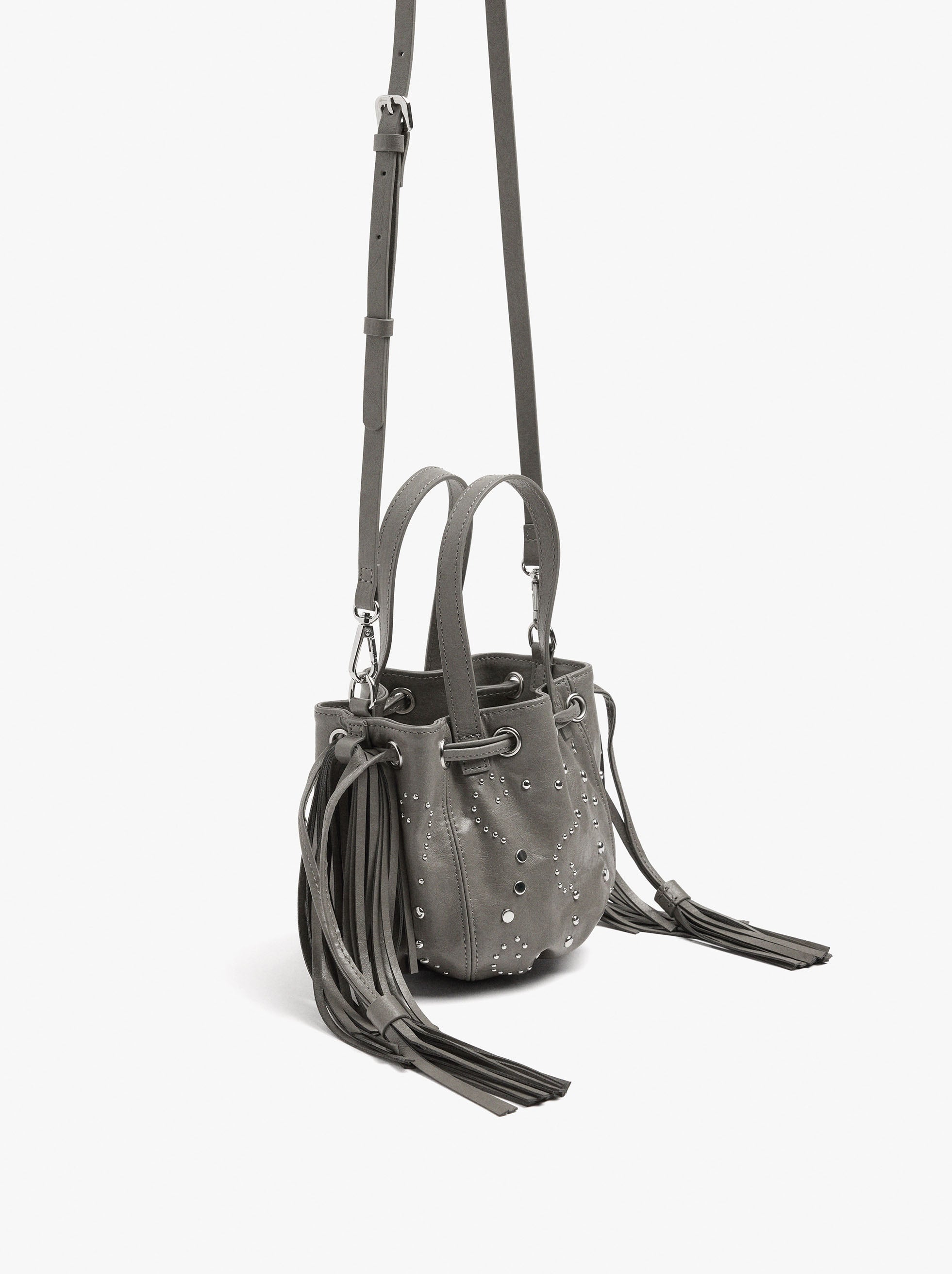 Bolso Bombonera Con Tachuelas Y Flecos Laterales