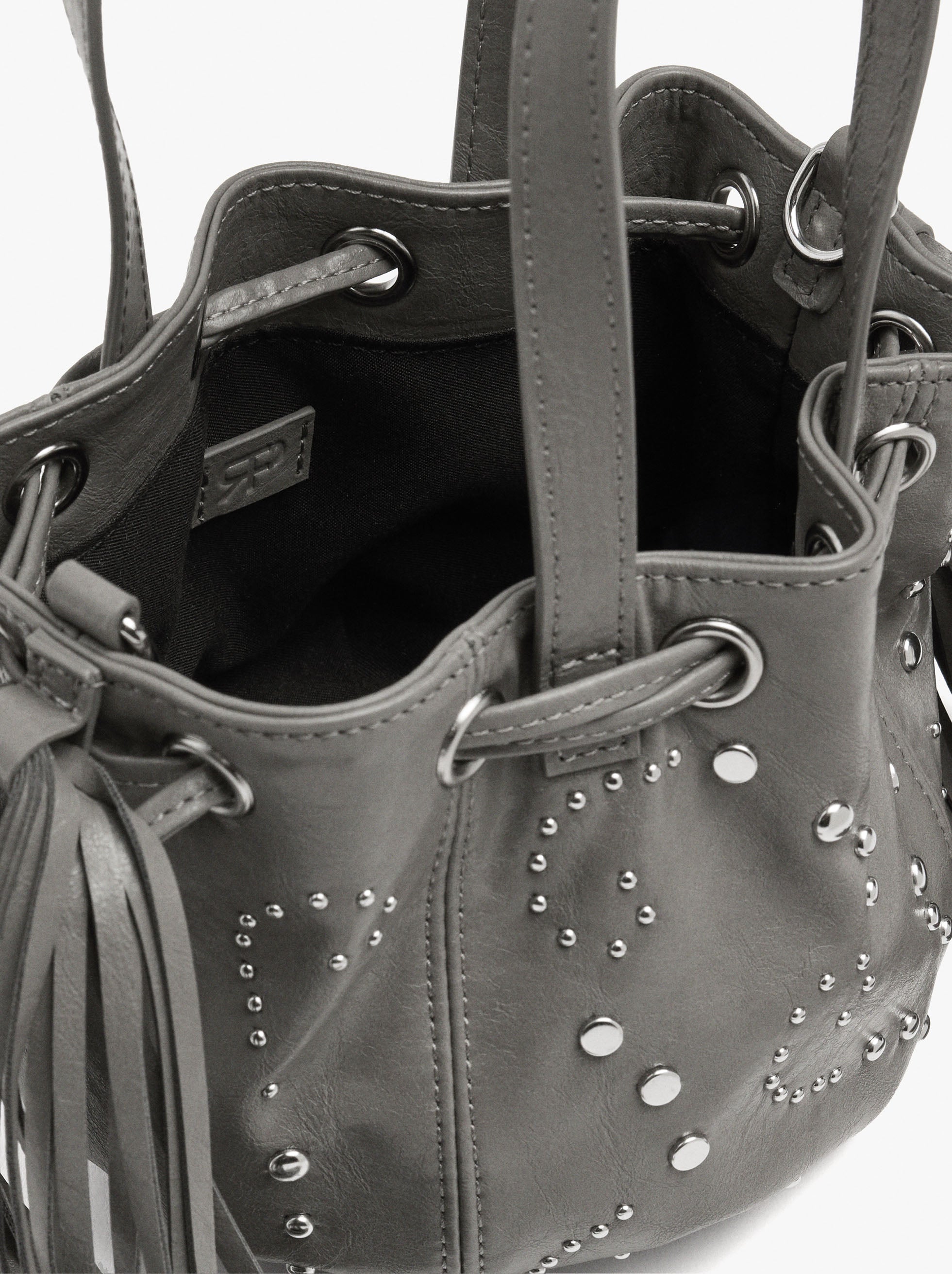 Bolso Bombonera Con Tachuelas Y Flecos Laterales