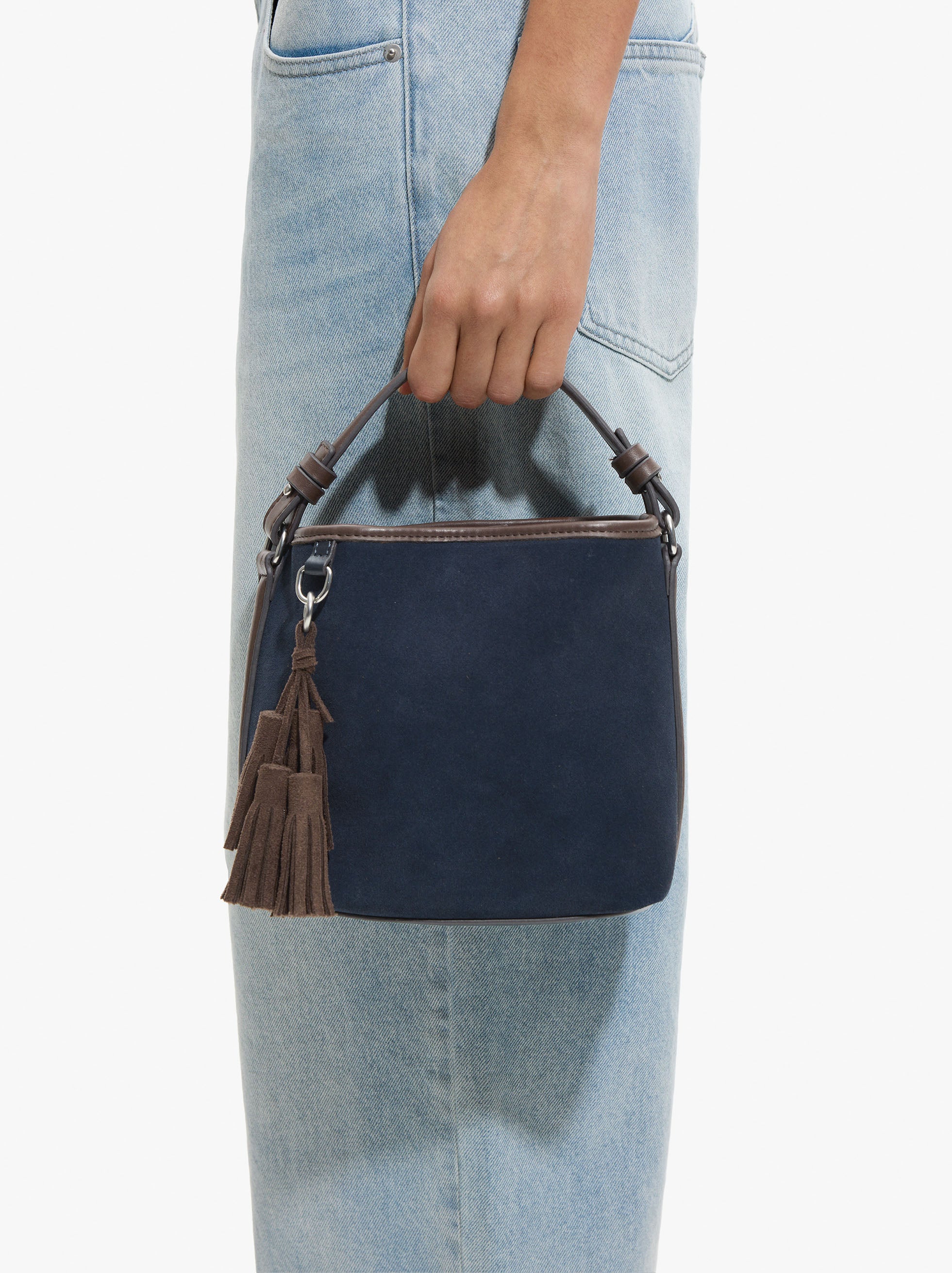 Bolso Bombonera Detalles De Piel Con Colgante